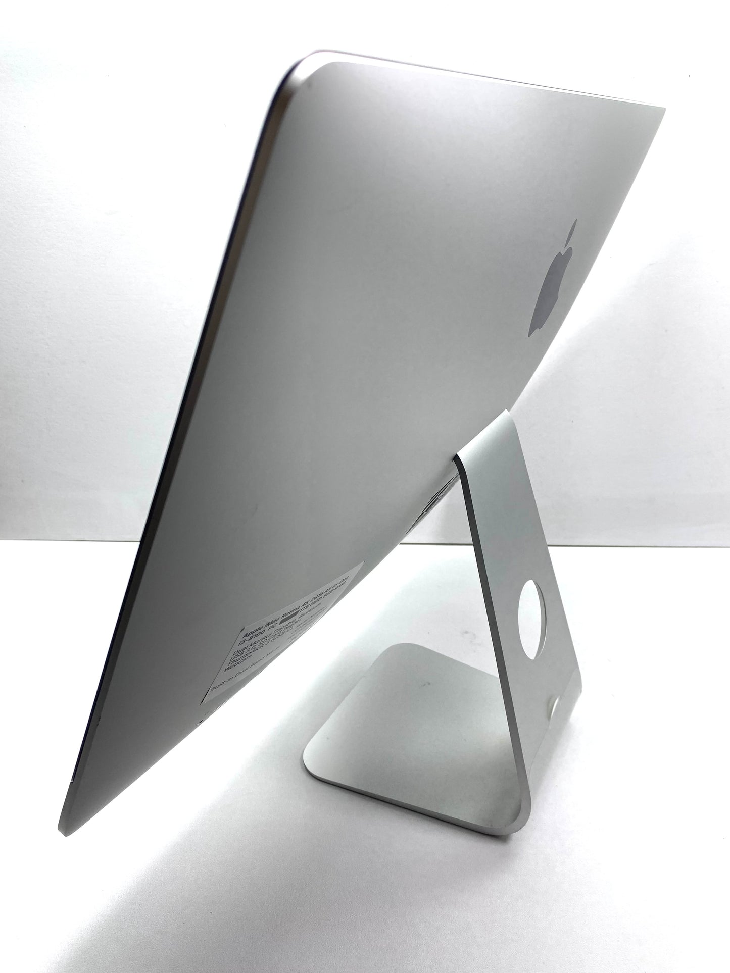 Apple iMac Retina 4K 21.5" 2019 21.5" 4096x2160 (4K) Core i3-8100 16GB RAM DDR4 256GB SSD macOS Sequoia c/ adaptador