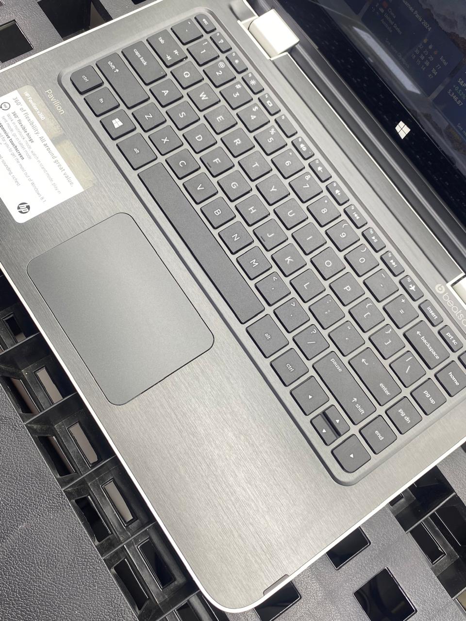 Laptop HP 13-a019wm 13.3" A6-6310 4GB RAM 240GB SSD WINDOWS 11 HOME c/cargador