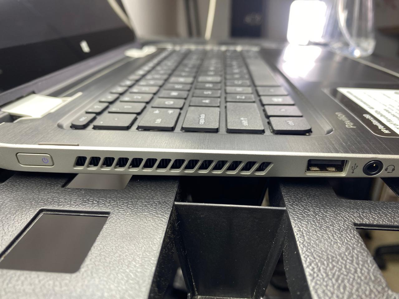 Laptop HP 13-a019wm 13.3" A6-6310 4GB RAM 240GB SSD WINDOWS 11 HOME c/cargador