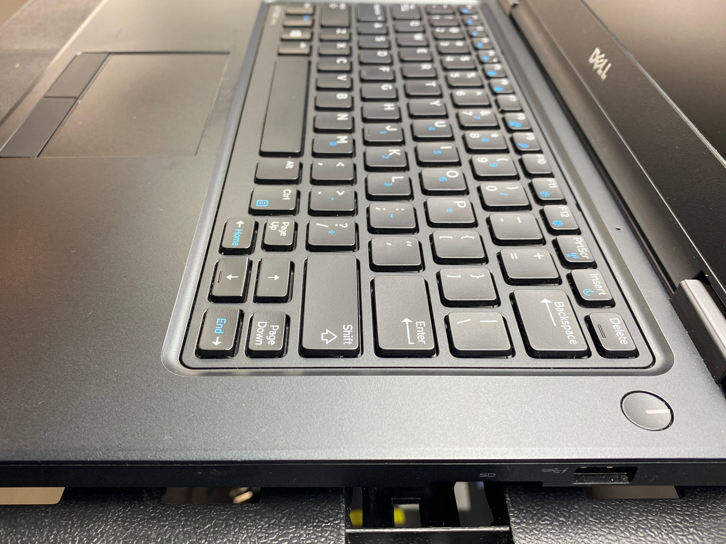 Laptop Dell Latitude E5450 14" 1366x768 (HD) Core i5-5300U 16GB RAM DDR3L 250GB SSD WINDOWS 11 PRO c/ cargador