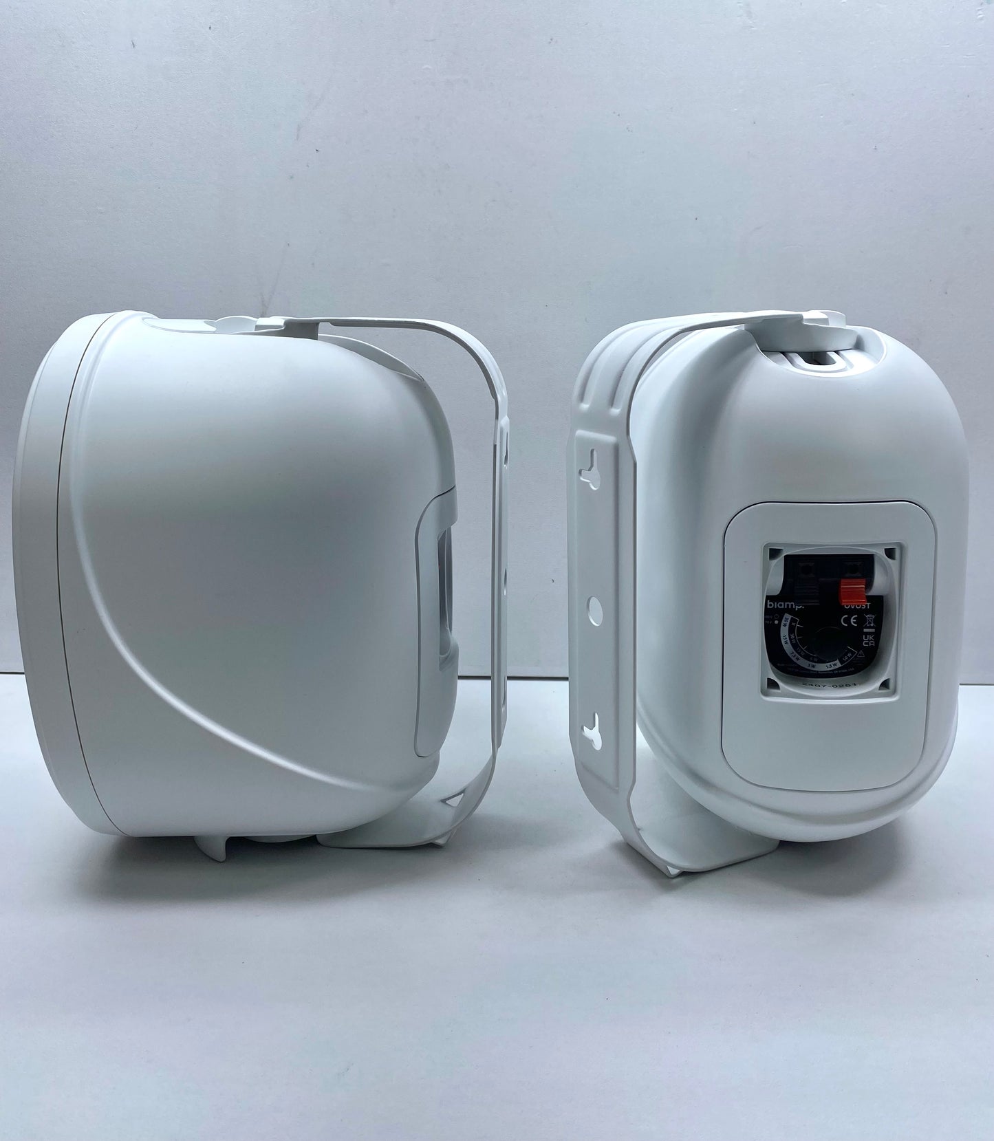 Parlantes Biamp OVO5T-W Estéreo Blancos Nuevos c/ Montaje