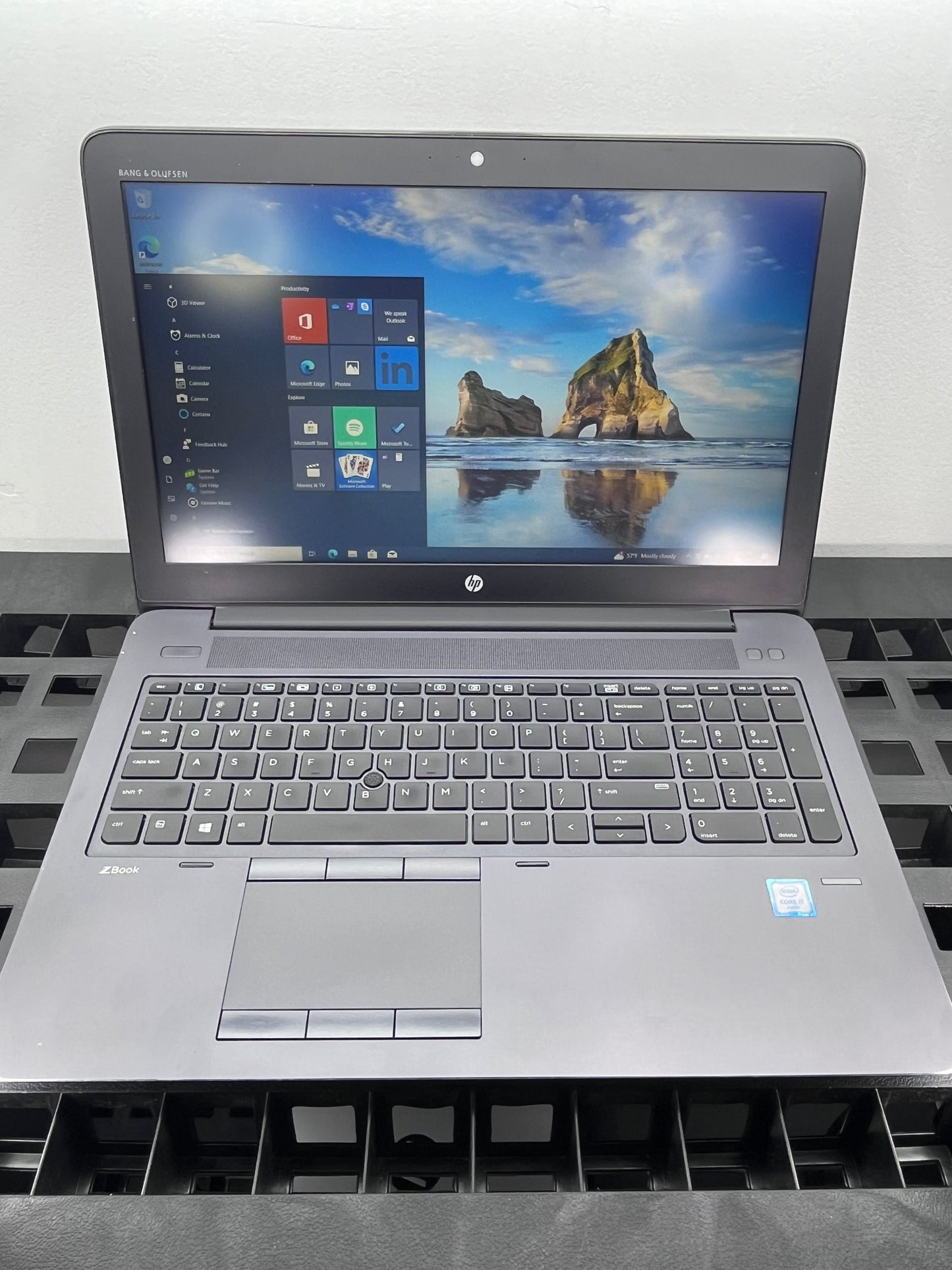 Laptop HP Zbook 15 G3 15.6 Core i7-6820HQ 32GB RAM 512 GB NVMe SSD Windows 10 PRO c/cargador