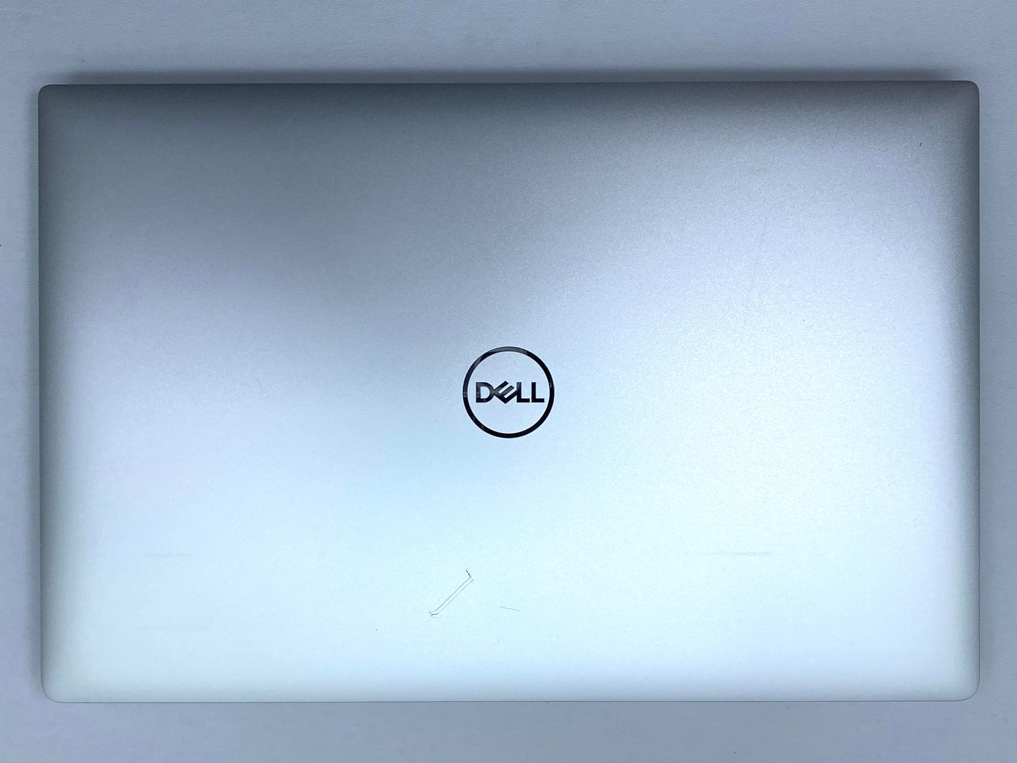 Laptop Dell XPS 15 7590 15.6" 1920x1080 (FHD) Core i7-9750H 16GB RAM DDR4 512GB NVMe SSD WINDOWS 11 PRO c/ cargador