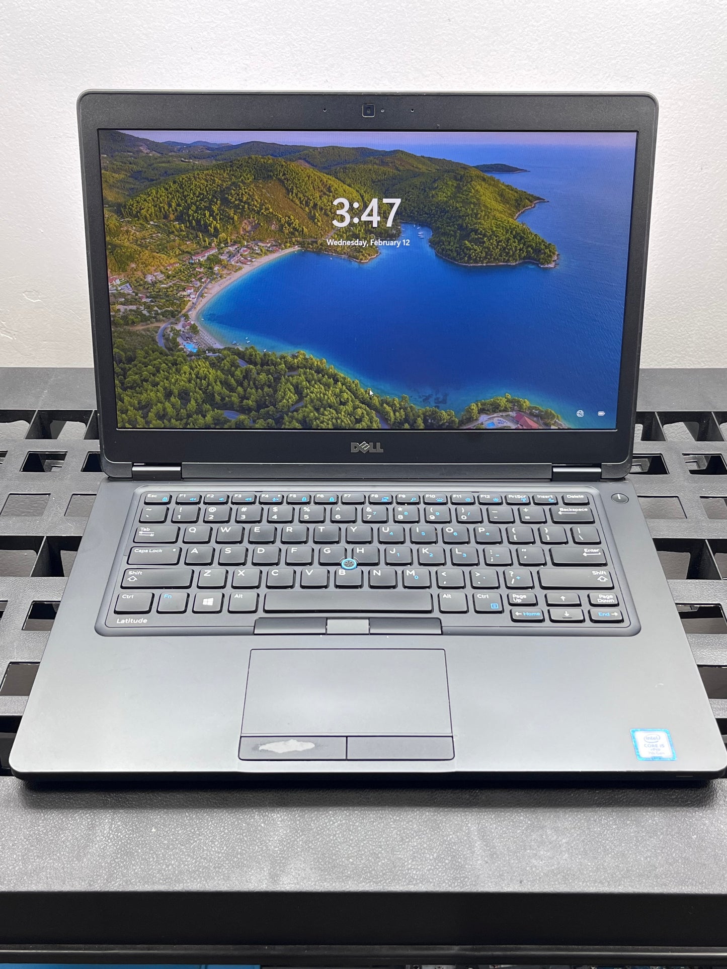 Laptop Dell Latitude 5480 14" 1366x768 (HD) Core i5-7300U 16GB RAM DDR4 256GB NVMe SSD WINDOWS 11 PRO c/ cargador