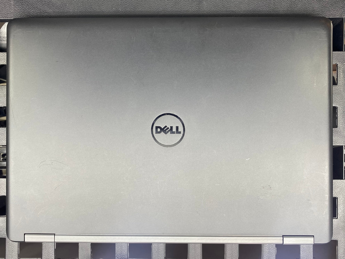 Laptop Dell Latitude E5450 14" 1366x768 (HD) Core i5-5300U 16GB RAM DDR3L 250GB SSD WINDOWS 11 PRO c/ cargador