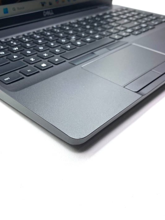 Laptop Dell Precision 3541 15.6" 1366x768 (HD) Core i7-9850H 16GB RAM DDR4 512GB NVMe SSD WINDOWS 11 PRO c/ cargador