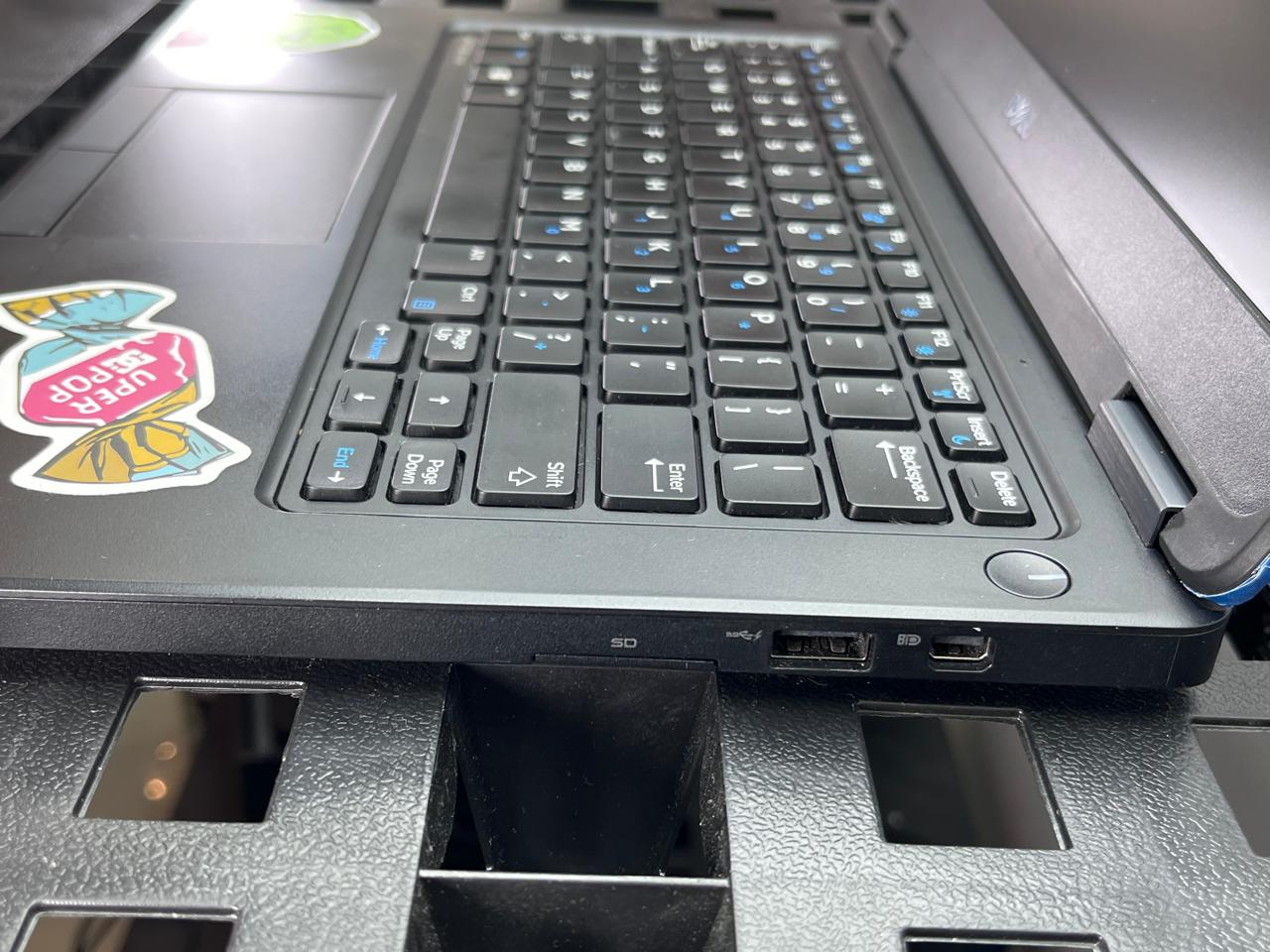 Laptop Dell Latitude 5250 12.5" Core i5-5300U 16GB RAM 250GB SSD WINDOWS 11 PRO c/cargador