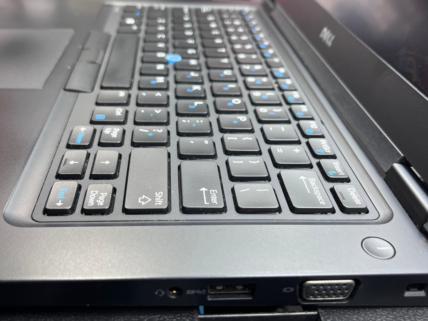 Laptop Dell Latitude 5480 14" 1366x768 (HD) Core i5-7300U 16GB RAM DDR4 256GB NVMe SSD WINDOWS 11 PRO c/ cargador