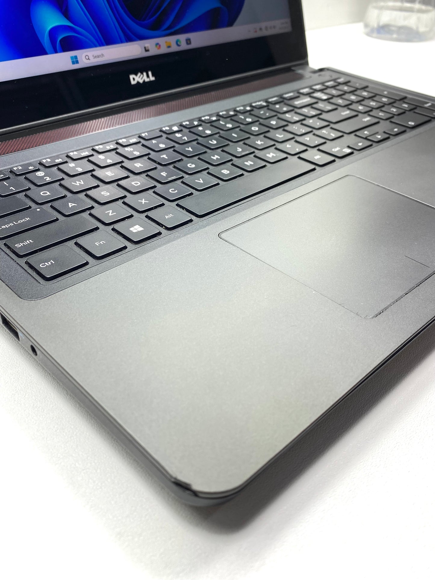 Laptop Dell Inspiron 7559 15.6" 3840x2160 (4K) Core i7-6700HQ 16GB RAM DDR3L 256GB M.2 SSD + 1TB HDD WINDOWS 11 PRO c/ cargador