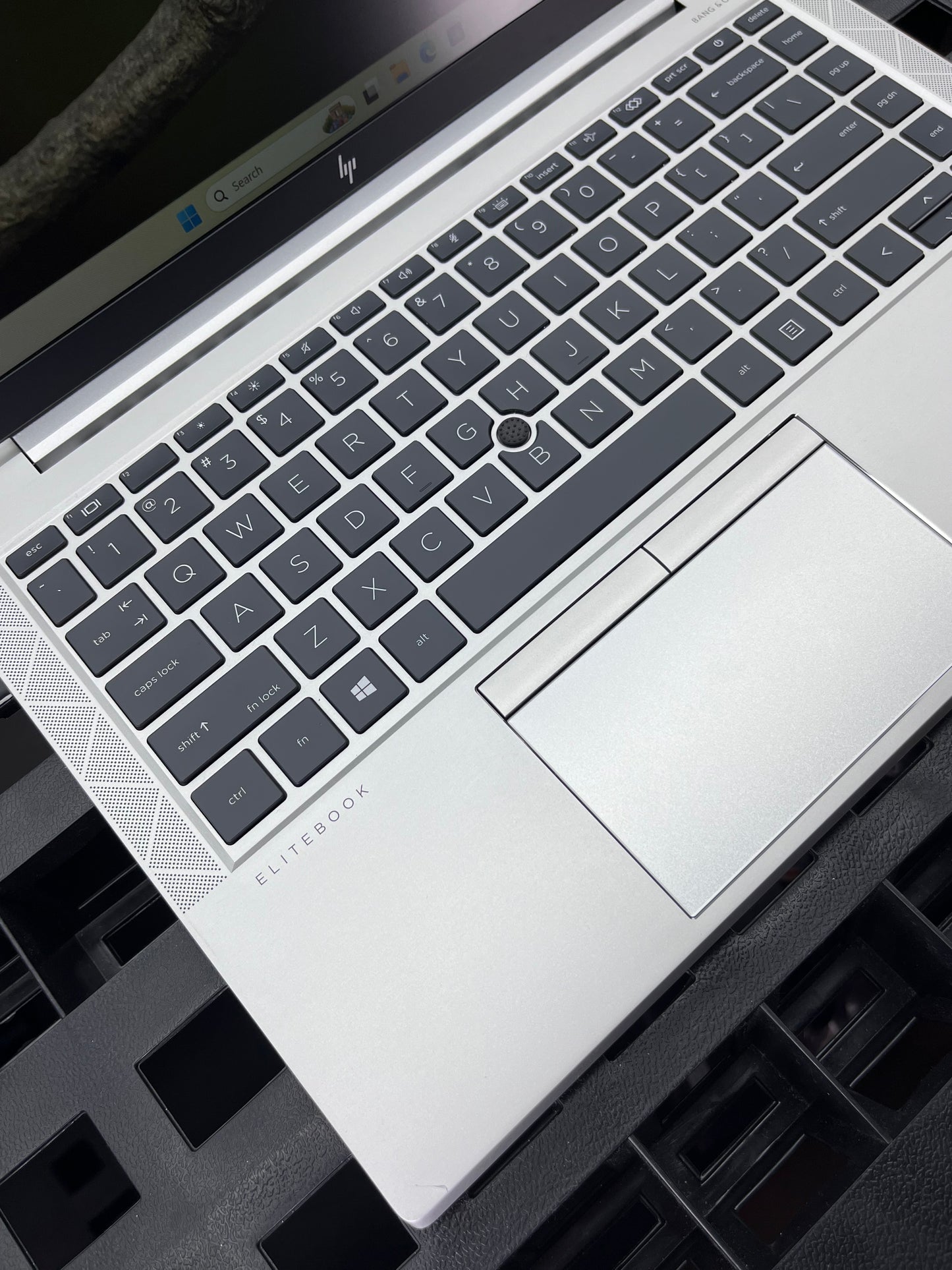 Laptop HP EliteBook 845 G7 14” Ryzen 5 4650U 16GB RAM 256GB M.2 SSD WINDOWS 11 PRO c/cargador
