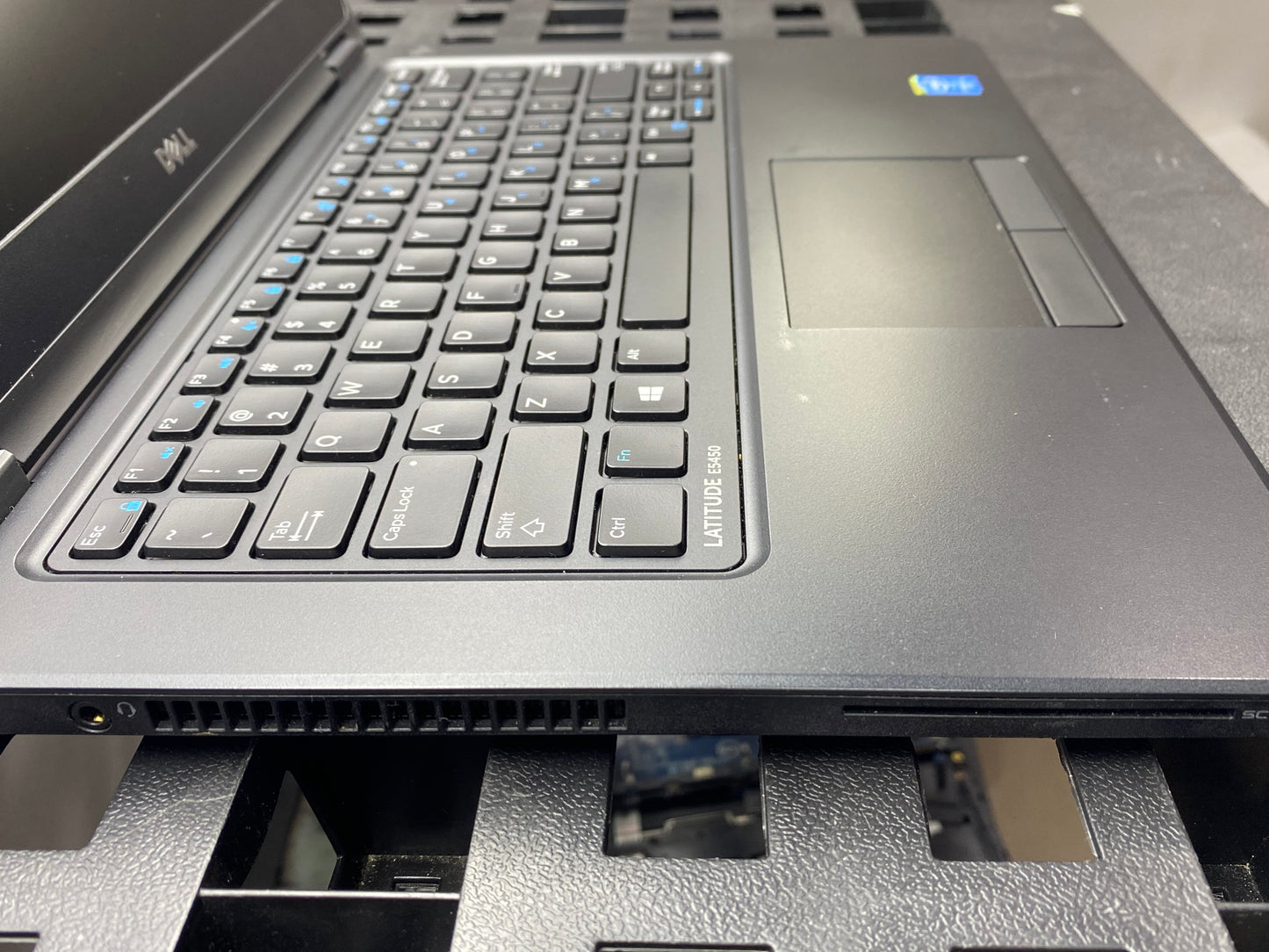 Laptop Dell Latitude E5450 14" 1366x768 (HD) Core i5-5300U 16GB RAM DDR3L 250GB SSD WINDOWS 11 PRO c/ cargador