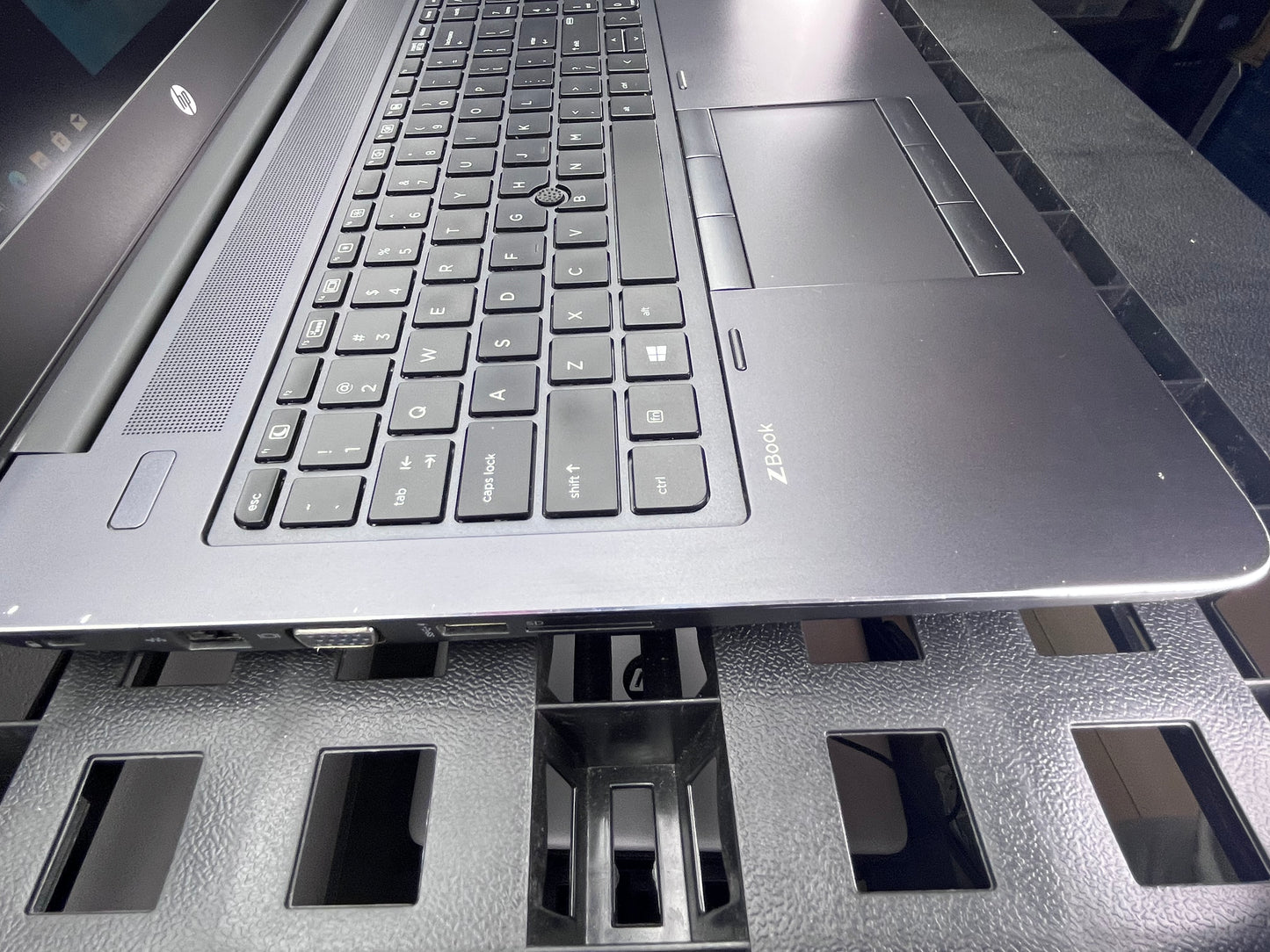 Laptop HP Zbook 15 G3 15.6 Core i7-6820HQ 32GB RAM 512 GB NVMe SSD Windows 10 PRO c/cargador