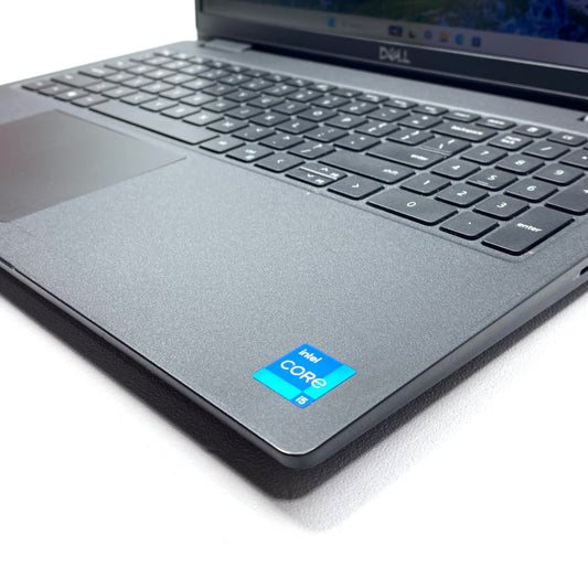Laptop Dell Latitude 3520 15.6" FHD i5-1135G7 16GB 256GB SSD WINDOWS 11 HOME c/ cargador