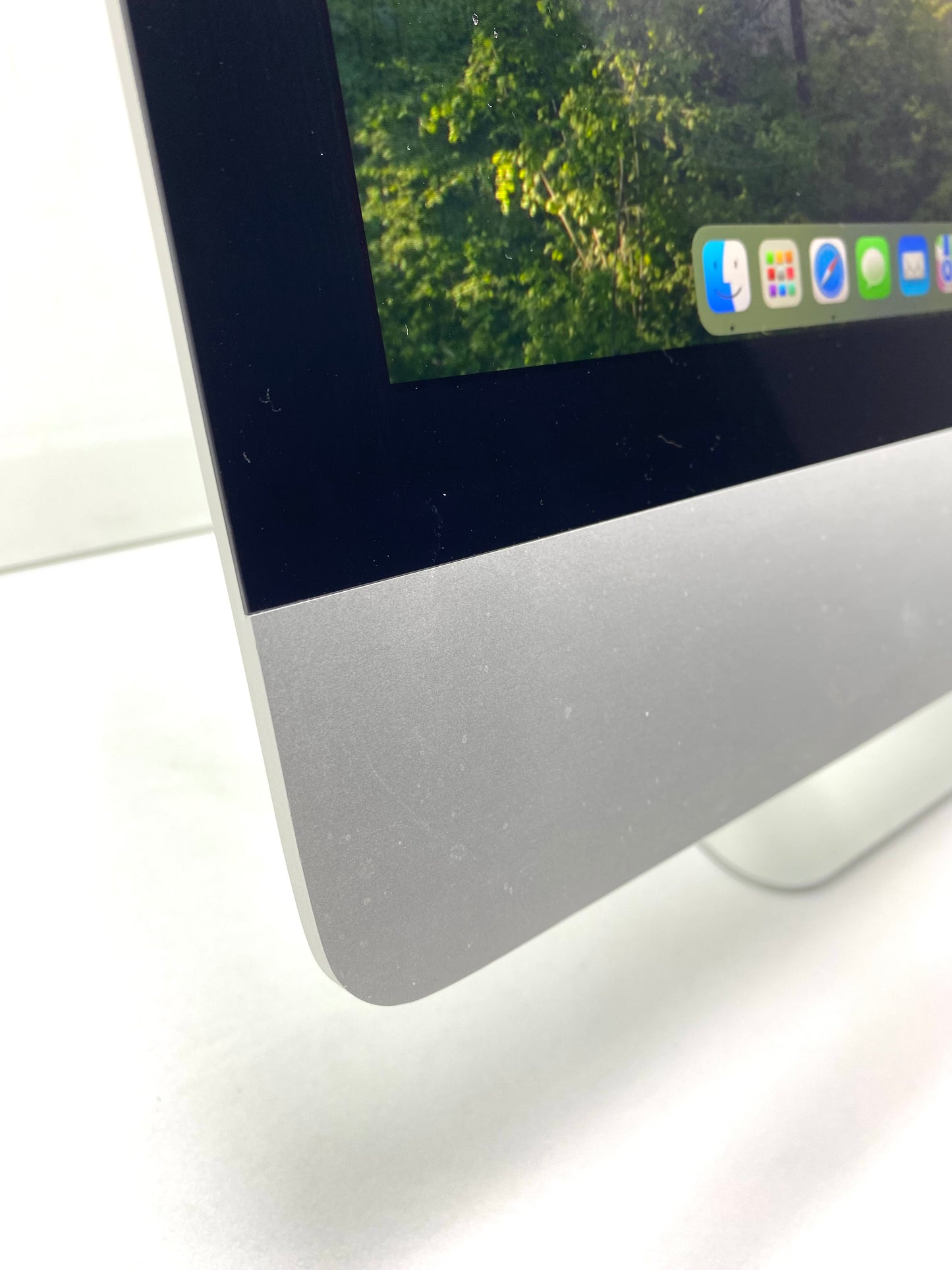 Apple iMac Retina 4K 21.5" 2019 21.5" 4096x2160 (4K) Core i3-8100 16GB RAM DDR4 256GB SSD macOS Sequoia c/ adaptador
