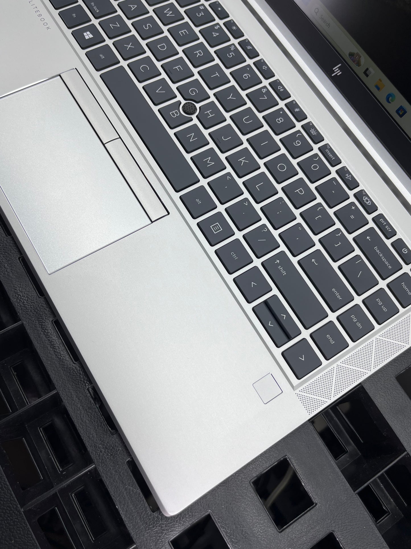 Laptop HP EliteBook 845 G7 14” Ryzen 5 4650U 16GB RAM 256GB M.2 SSD WINDOWS 11 PRO c/cargador
