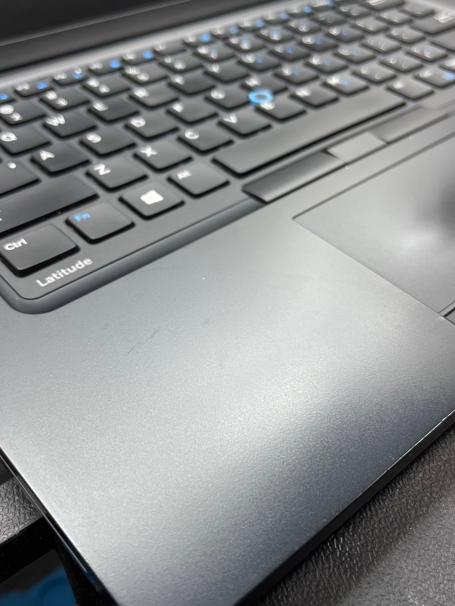 Laptop Dell Latitude 5480 14" 1366x768 (HD) Core i5-7300U 16GB RAM DDR4 256GB NVMe SSD WINDOWS 11 PRO c/ cargador