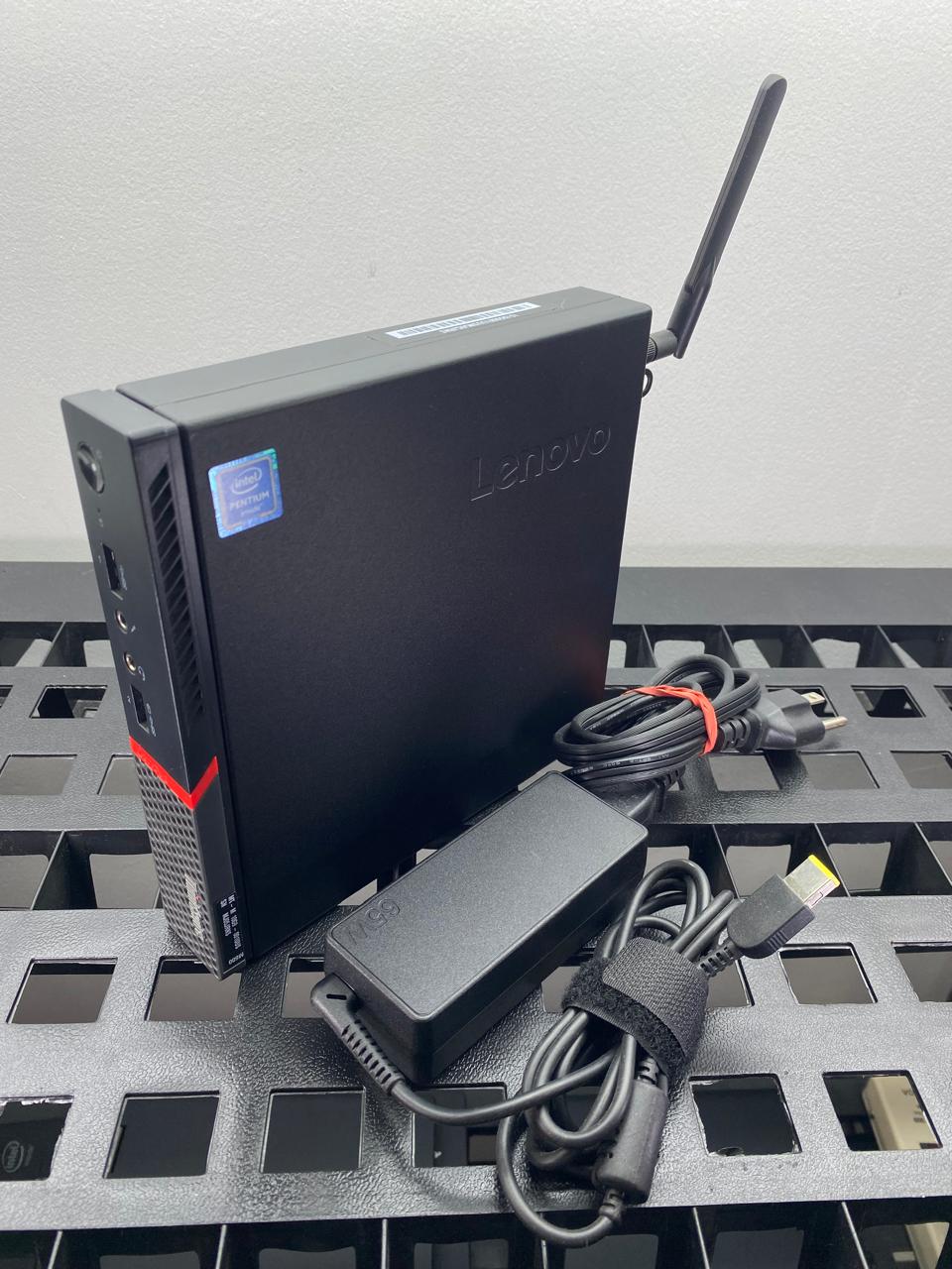 Desktop Lenovo ThinkCentre M600 Pentium J3710 8GB RAM 120GB SSD WINDOWS 11 PRO c/cargador