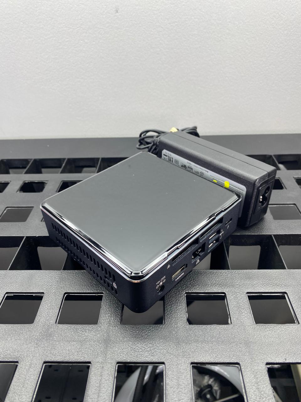 Desktop Intel NUC7i5BNKP Core i5-7260U 8GB RAM 256GB M.2 SSD WINDOWS 11 HOME c/cargador