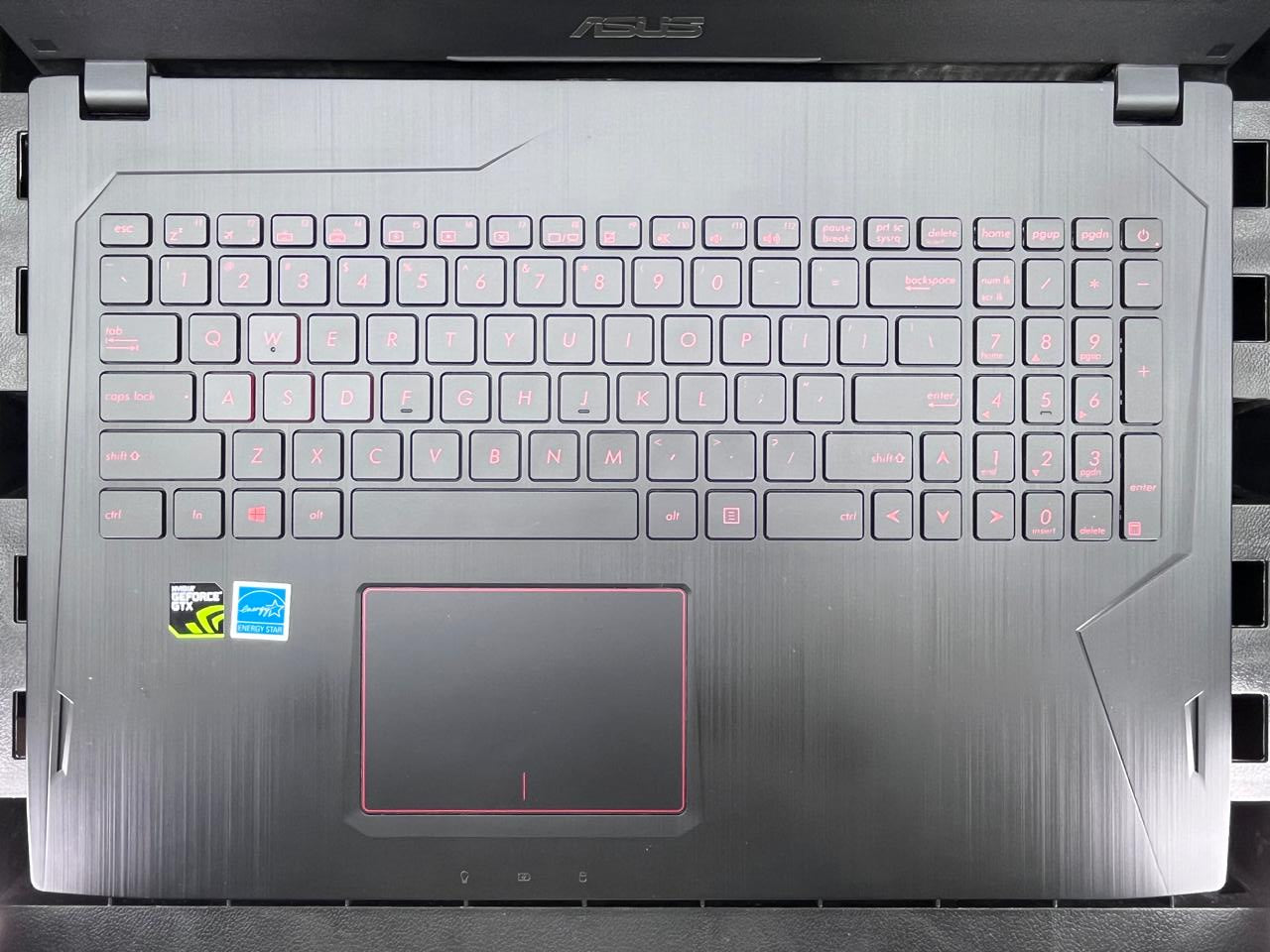Laptop Asus FX502V 15.6" Core i7-7700HQ 24GB RAM 512GB M.2 SSD + 1TB HDD WINDOWS 11 HOME c/cargador
