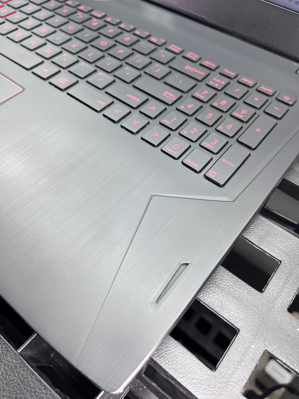 Laptop Asus FX502V 15.6" Core i7-7700HQ 24GB RAM 512GB M.2 SSD + 1TB HDD WINDOWS 11 HOME c/cargador