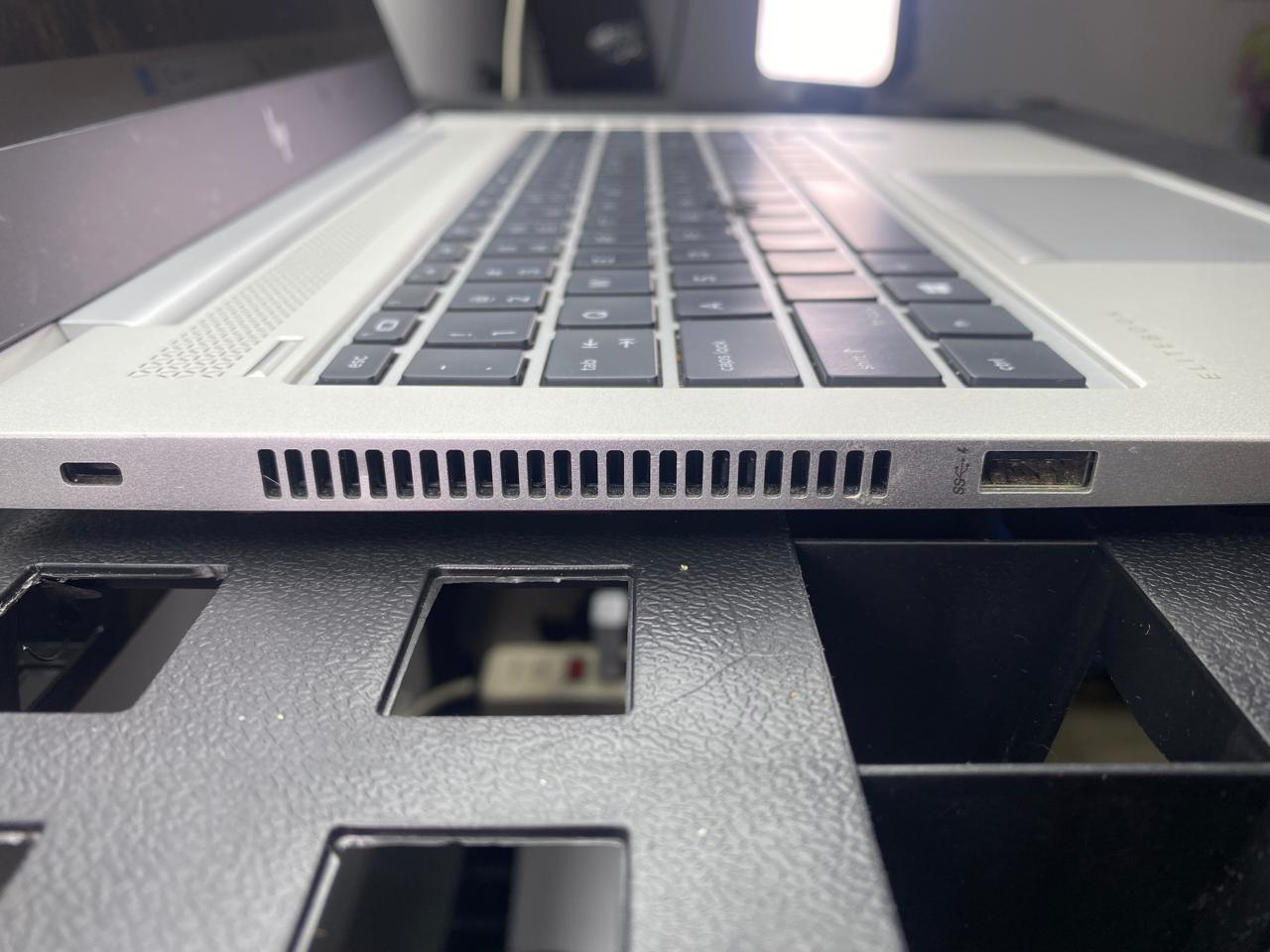 Laptop HP EliteBook 830 G5 13.3" Core i5-8350U 16GB RAM 256GB M.2 SSD WINDOWS 11 PRO c/cargador