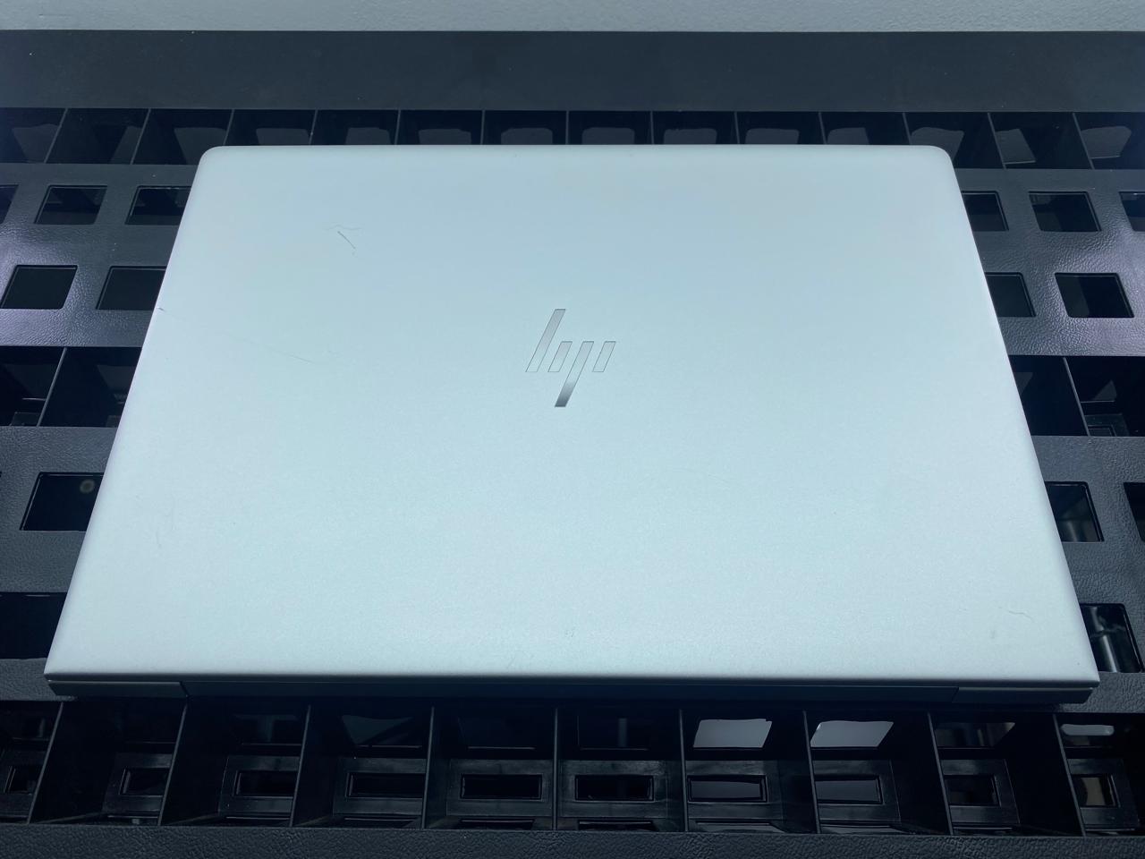 Laptop HP EliteBook 830 G5 13.3" Core i5-8350U 16GB RAM 256GB M.2 SSD WINDOWS 11 PRO c/cargador