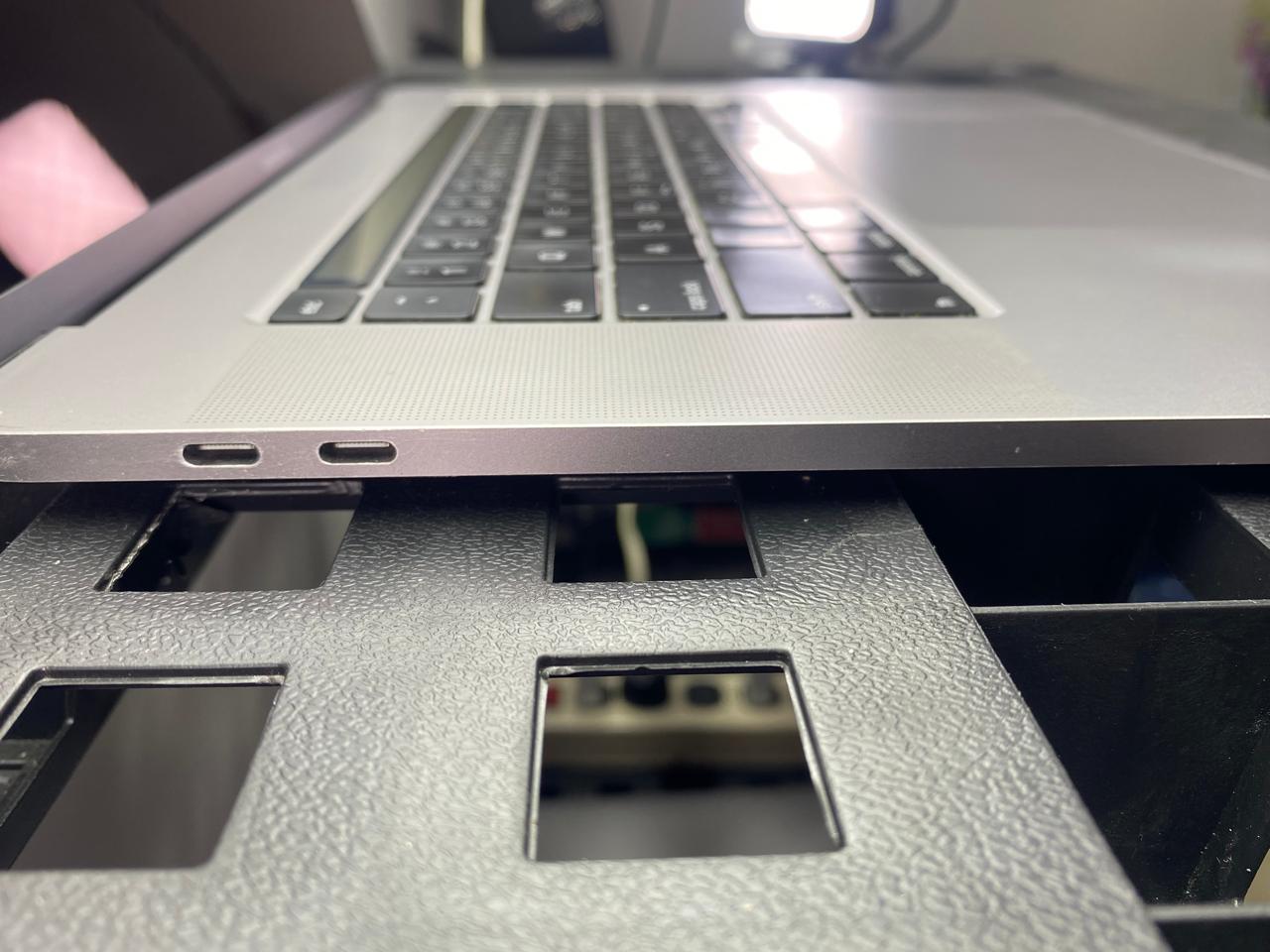 Laptop Apple MacBook Pro 2019 16" Core i7-9750H 16GB RAM 512GB SSD macOS Sonoma c/cargador