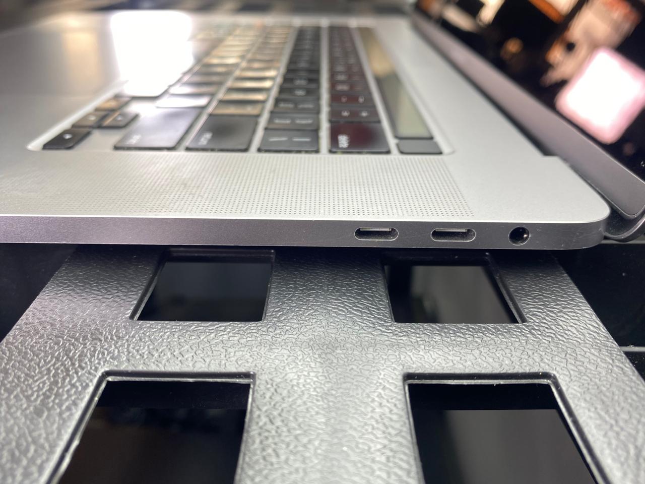 Laptop Apple MacBook Pro 2019 16" Core i7-9750H 16GB RAM 512GB SSD macOS Sonoma c/cargador