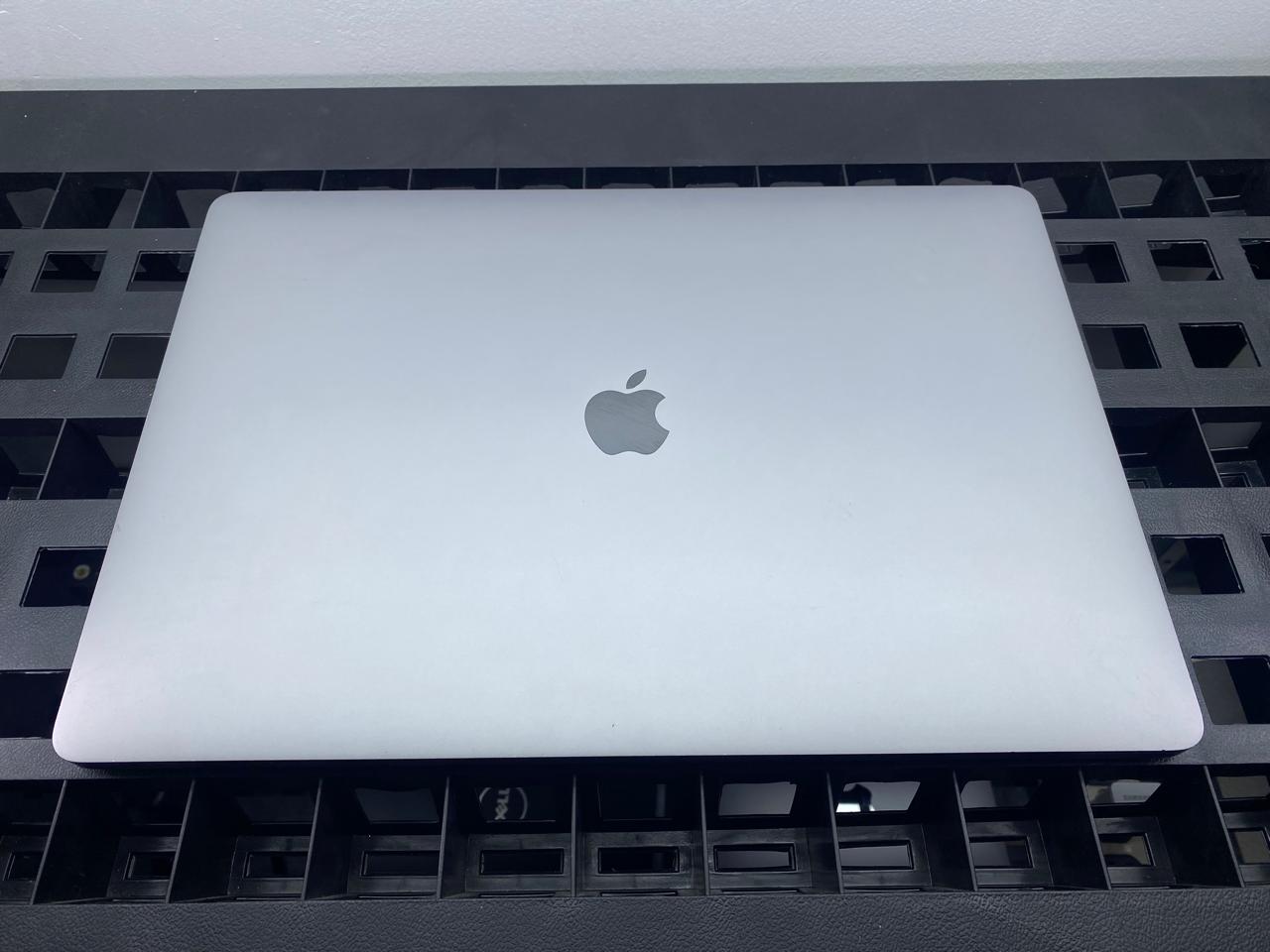 Laptop Apple MacBook Pro 2019 16" Core i7-9750H 16GB RAM 512GB SSD macOS Sonoma c/cargador