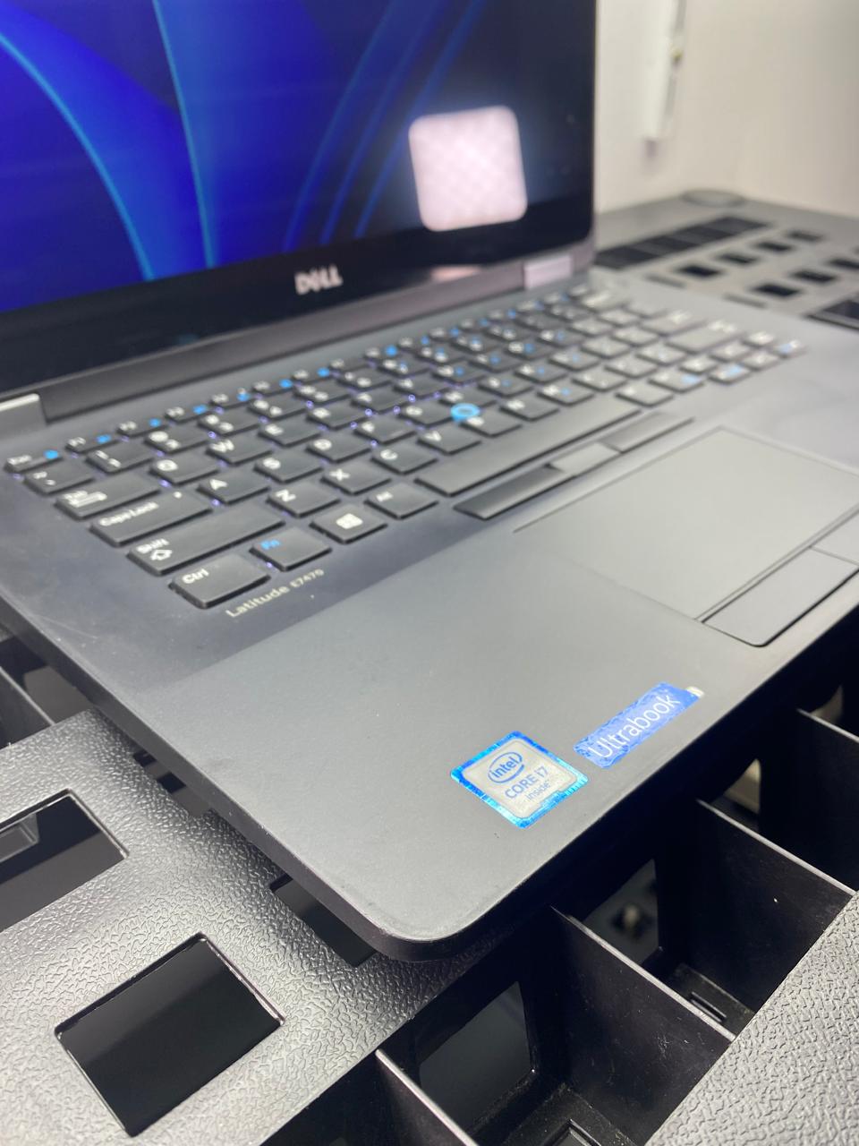 Laptop Dell Latitude E7470 14" Core i7-6600U 12GB RAM 120GB SSD WINDOWS 11 PRO c/cargador