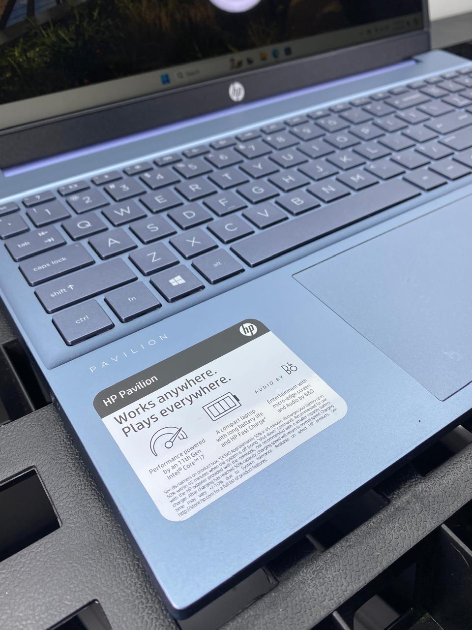 Laptop HP Pavilion 15-eg1073cl 15.6" Core i7-1195G7 16GB RAM 512GB NVMe SSD WINDOWS 11 PRO c/cargador