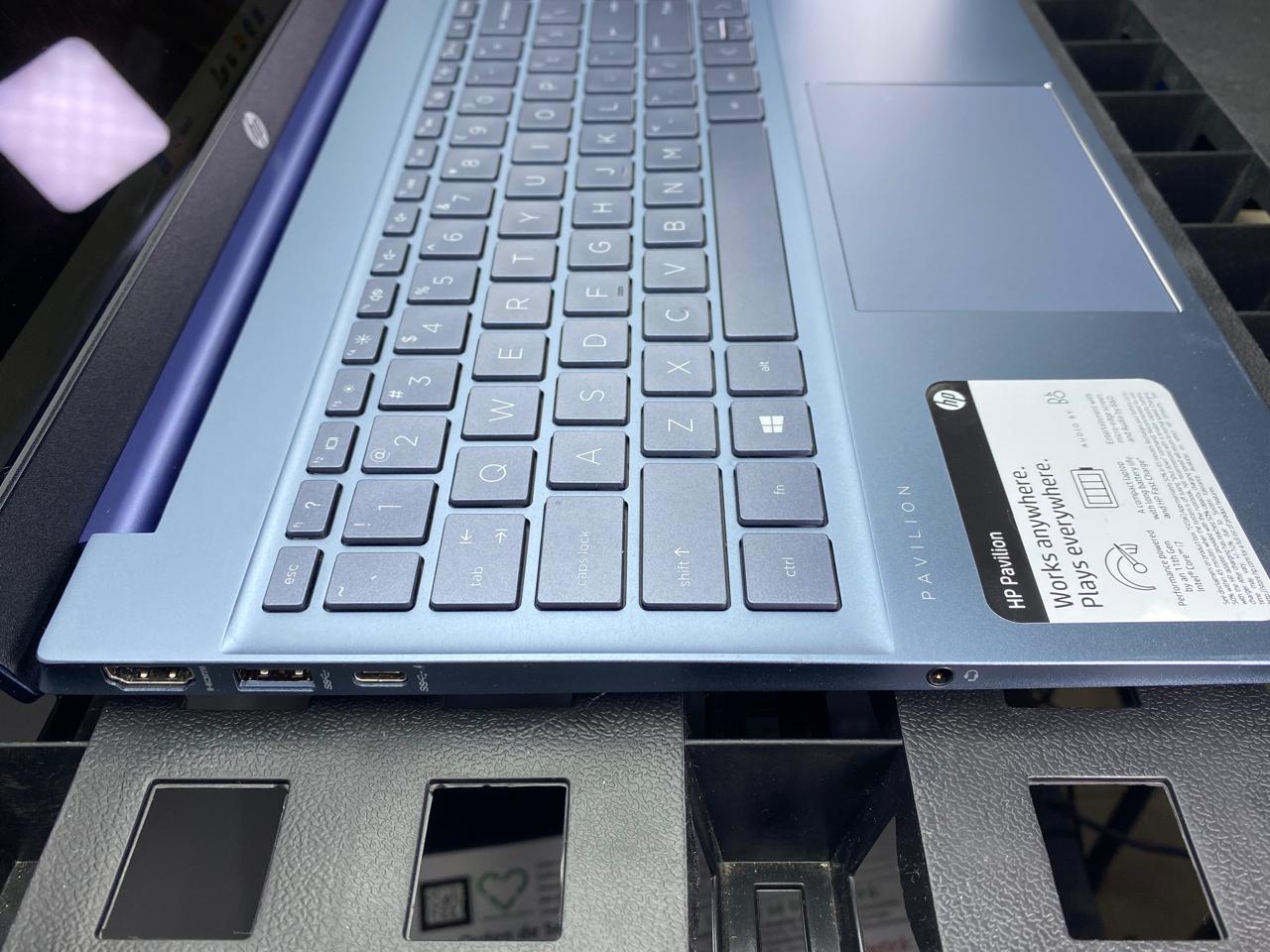 Laptop HP Pavilion 15-eg1073cl 15.6" Core i7-1195G7 16GB RAM 512GB NVMe SSD WINDOWS 11 PRO c/cargador