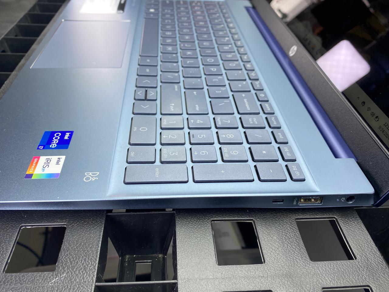 Laptop HP Pavilion 15-eg1073cl 15.6" Core i7-1195G7 16GB RAM 512GB NVMe SSD WINDOWS 11 PRO c/cargador