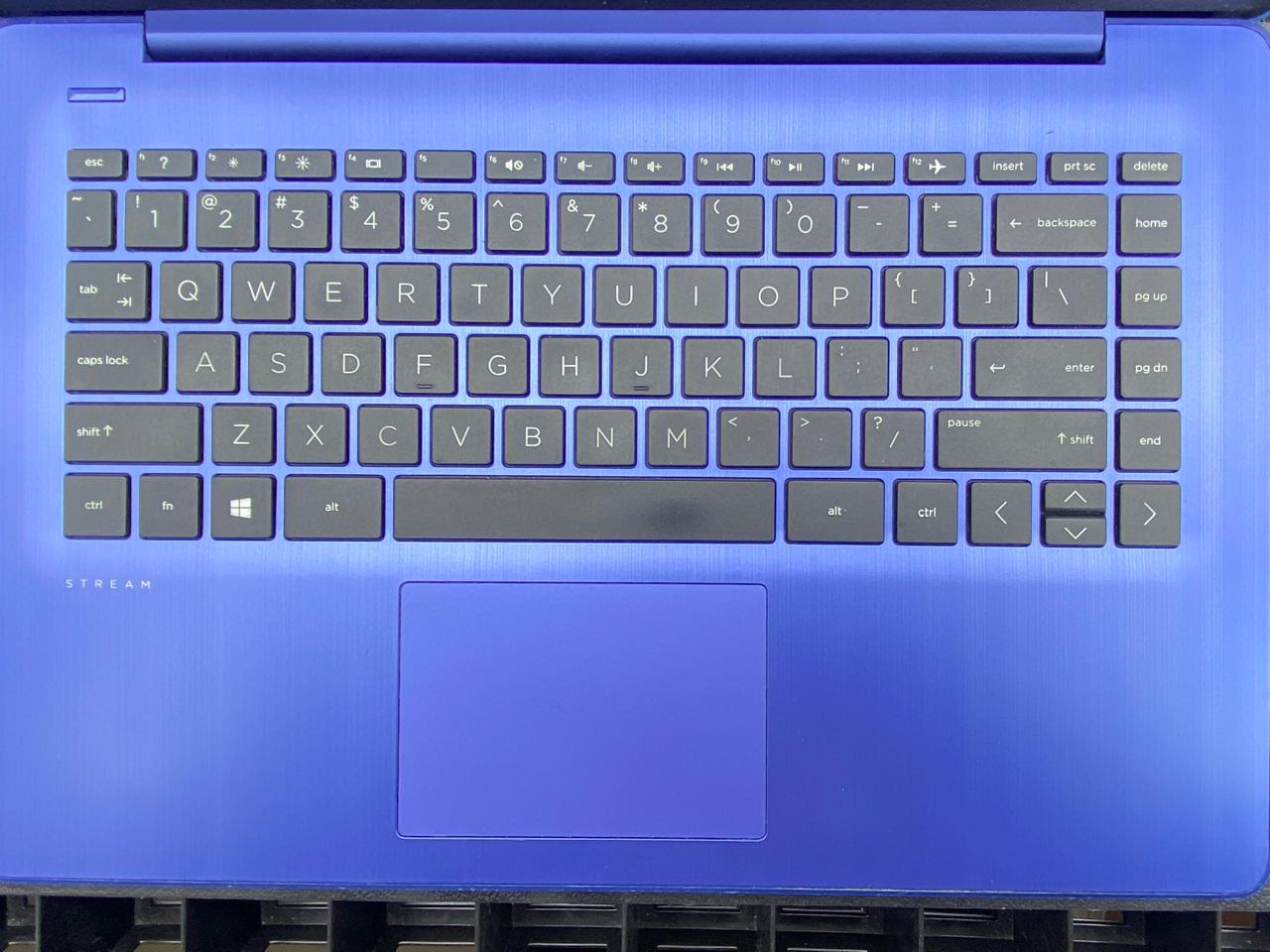 Laptop HP 14-ds0003dx 14" A4-9120e 8GB RAM 64GB SSD WINDOWS 10 miniOS c/cargador