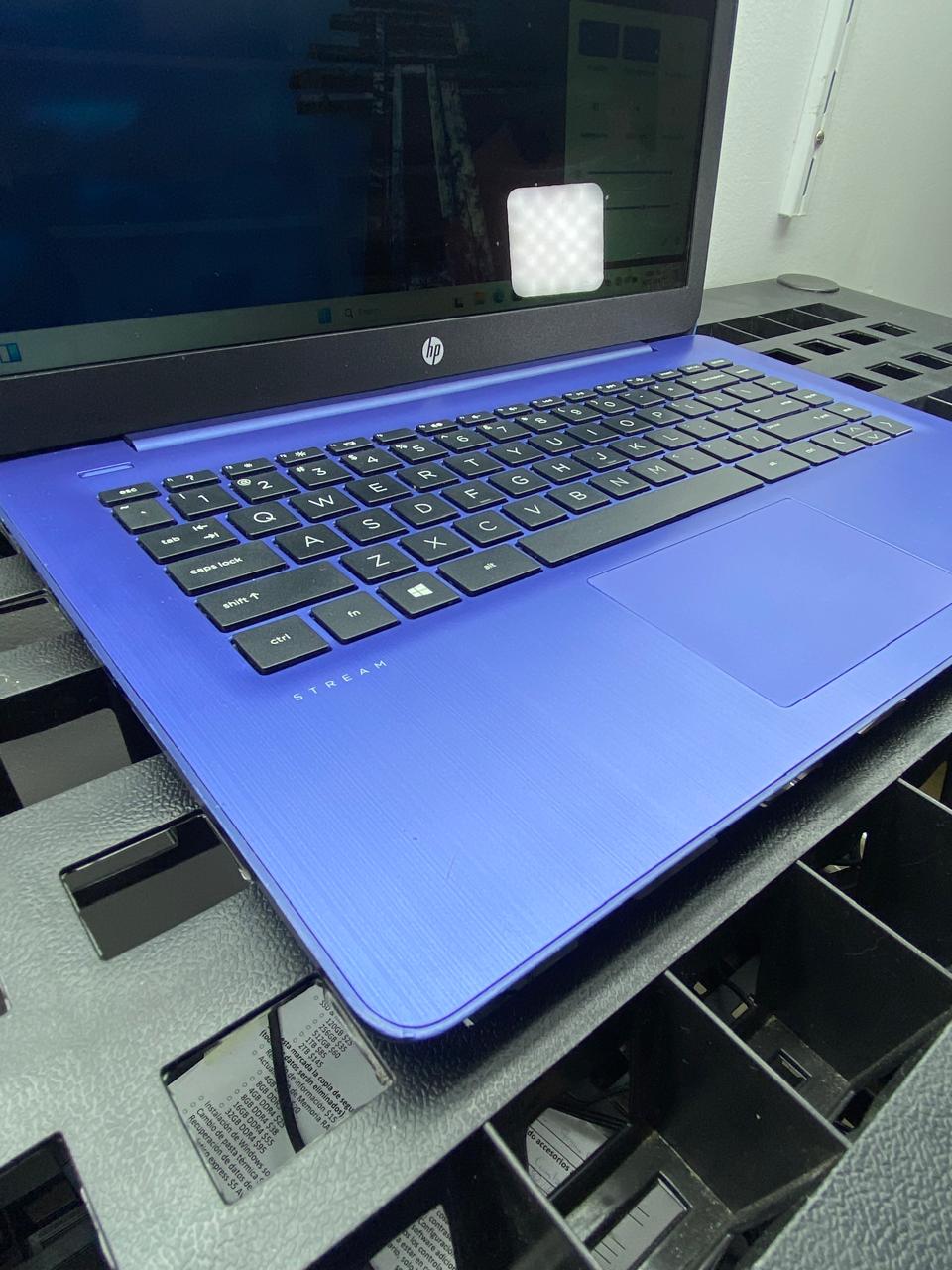 Laptop HP 14-ds0003dx 14" A4-9120e 8GB RAM 64GB SSD WINDOWS 10 miniOS c/cargador