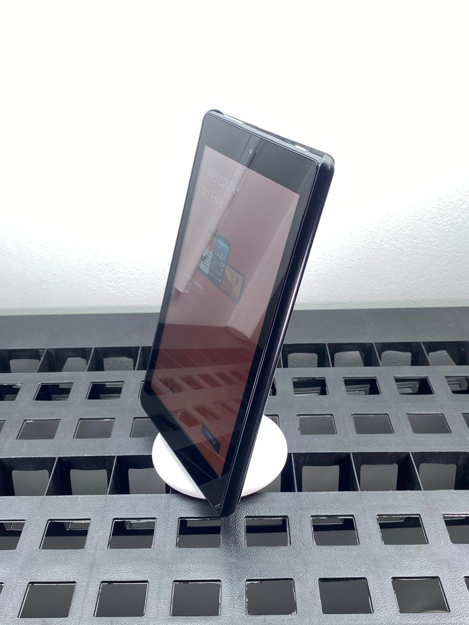 Amazon Kindle Fire HD 8 6ta Generación 16GB + 8GB SD Card Con Cargador Y Estuche