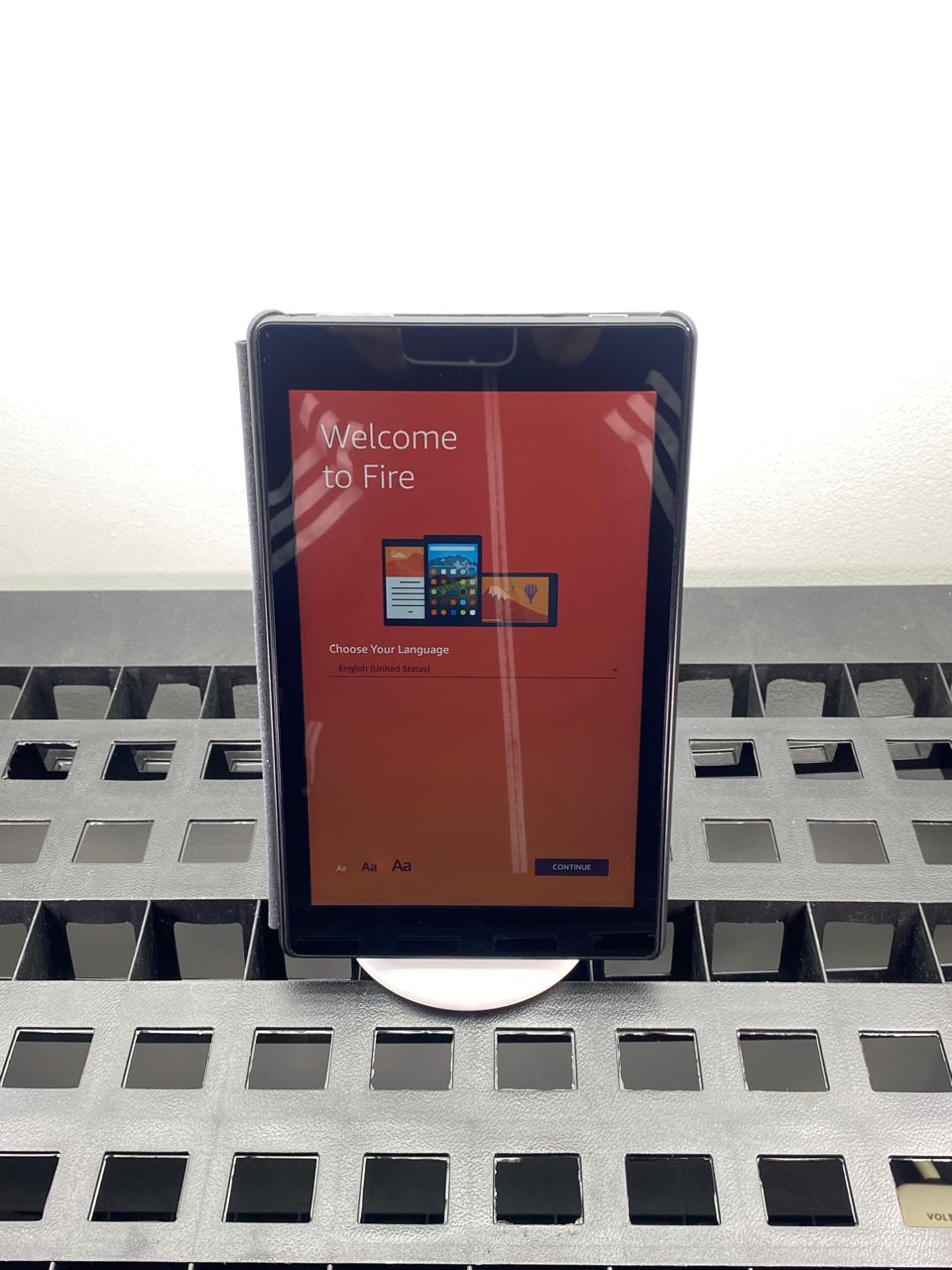 Amazon Kindle Fire HD 8 6ta Generación 16GB + 8GB SD Card Con Cargador Y Estuche