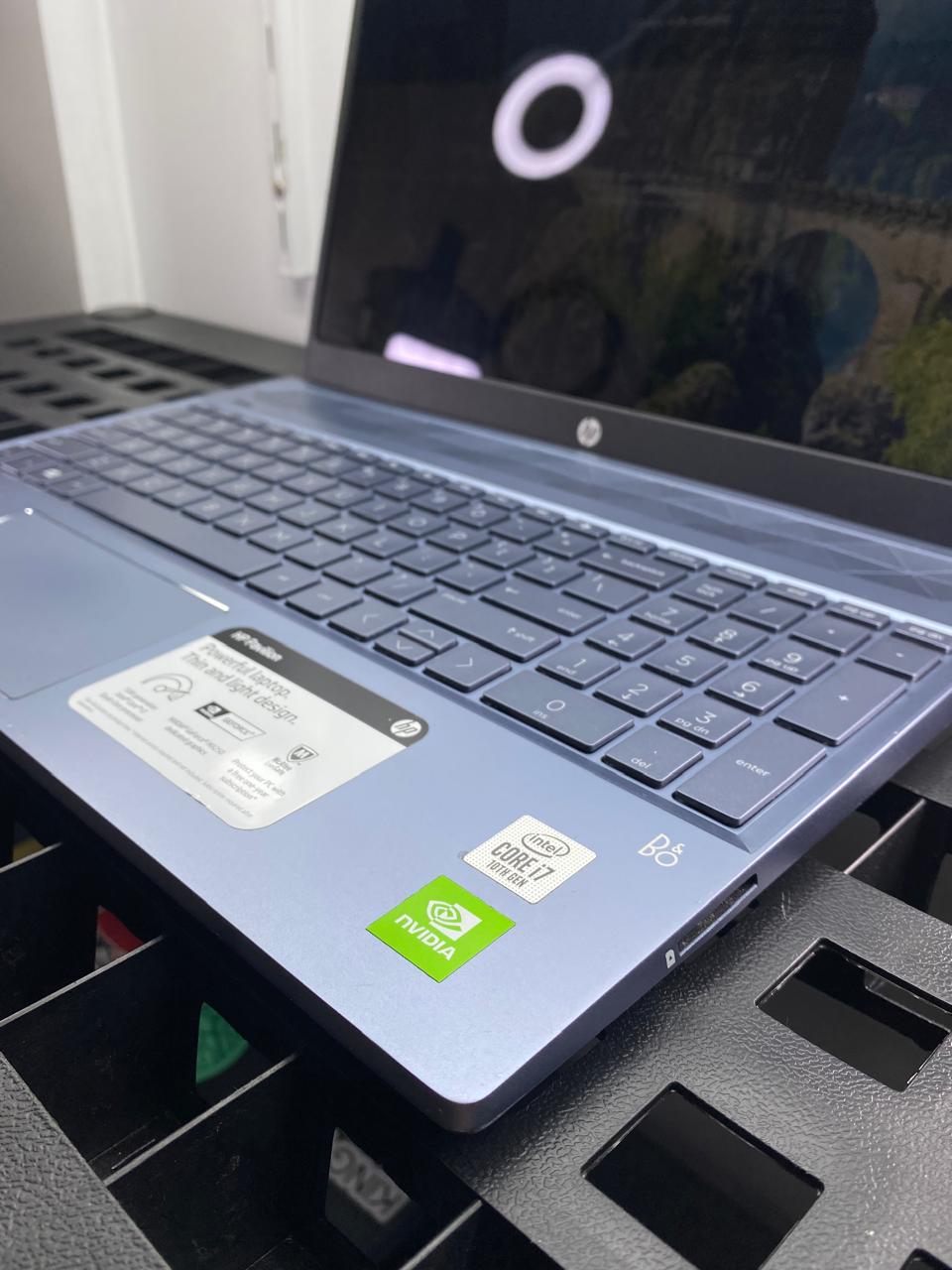 Laptop HP 15-cs3073cl 15.6" Core i7-1065G7 16GB RAM 500GB M.2 SSD + 500GB HDD WIN 11 PRO c/cargador