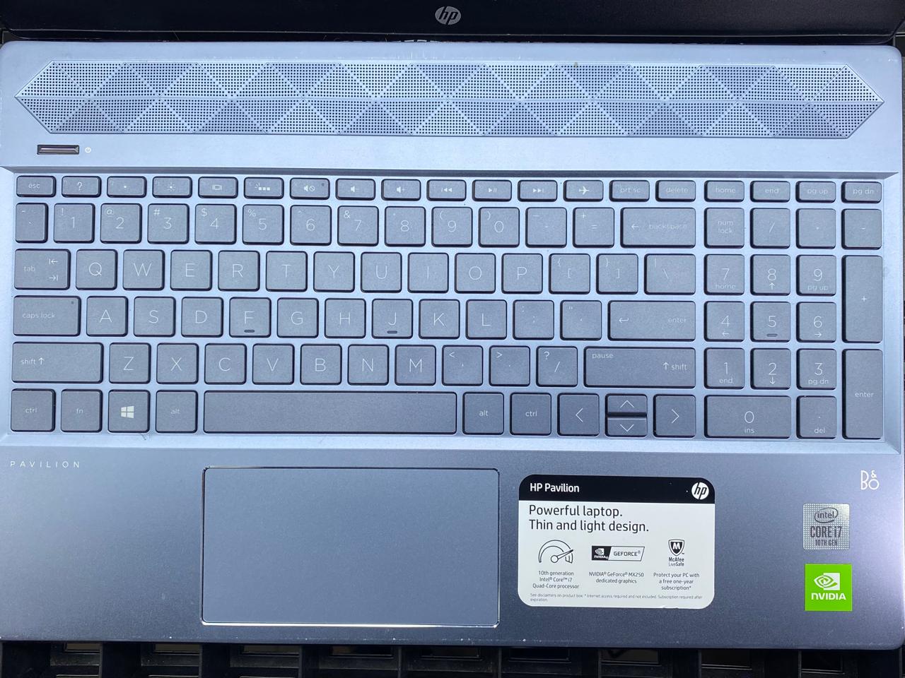 Laptop HP 15-cs3073cl 15.6" Core i7-1065G7 16GB RAM 500GB M.2 SSD + 500GB HDD WIN 11 PRO c/cargador