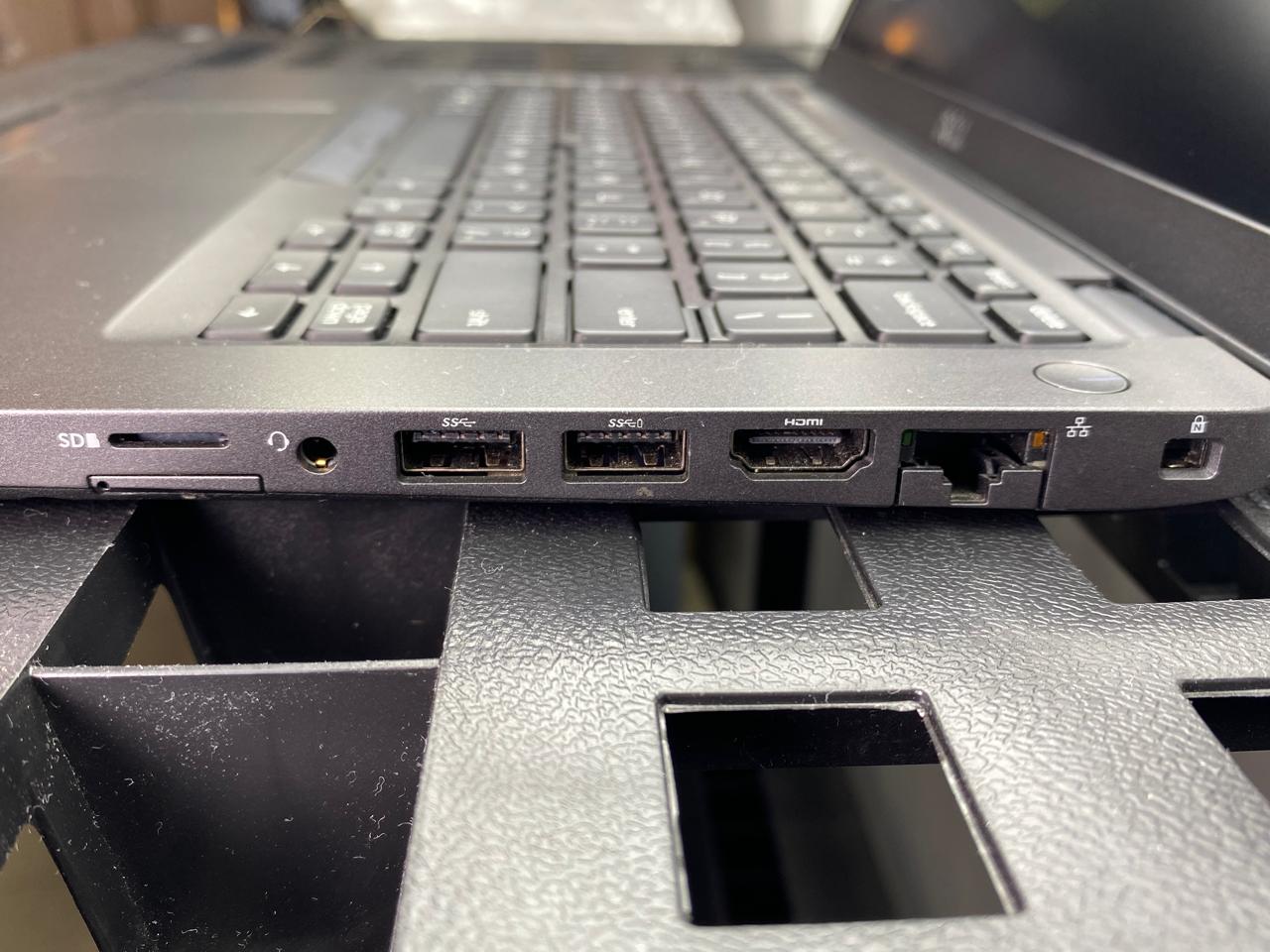 Laptop Dell Latitude 5400 14" Core i5-8365U 16GB RAM 256GB M.2 SSD WINDOWS 11 PRO c/cargador