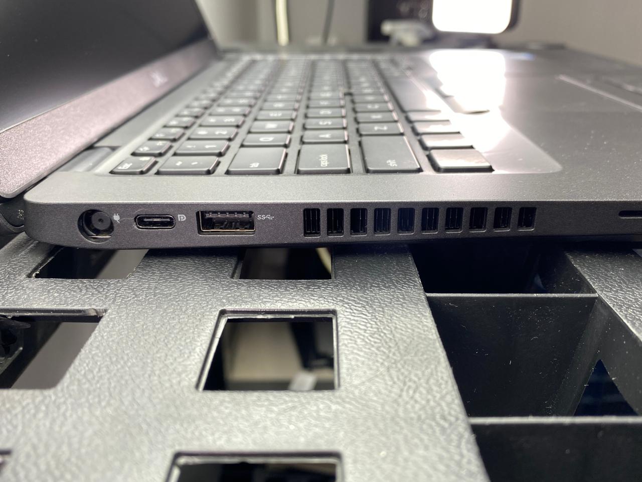 Laptop Dell Latitude 5400 14" Core i5-8365U 16GB RAM 256GB M.2 SSD WINDOWS 11 PRO c/cargador