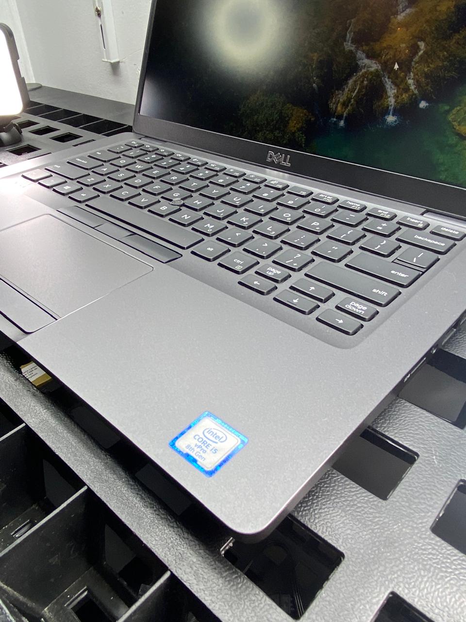 Laptop Dell Latitude 5400 14" Core i5-8365U 16GB RAM 256GB M.2 SSD WINDOWS 11 PRO c/cargador