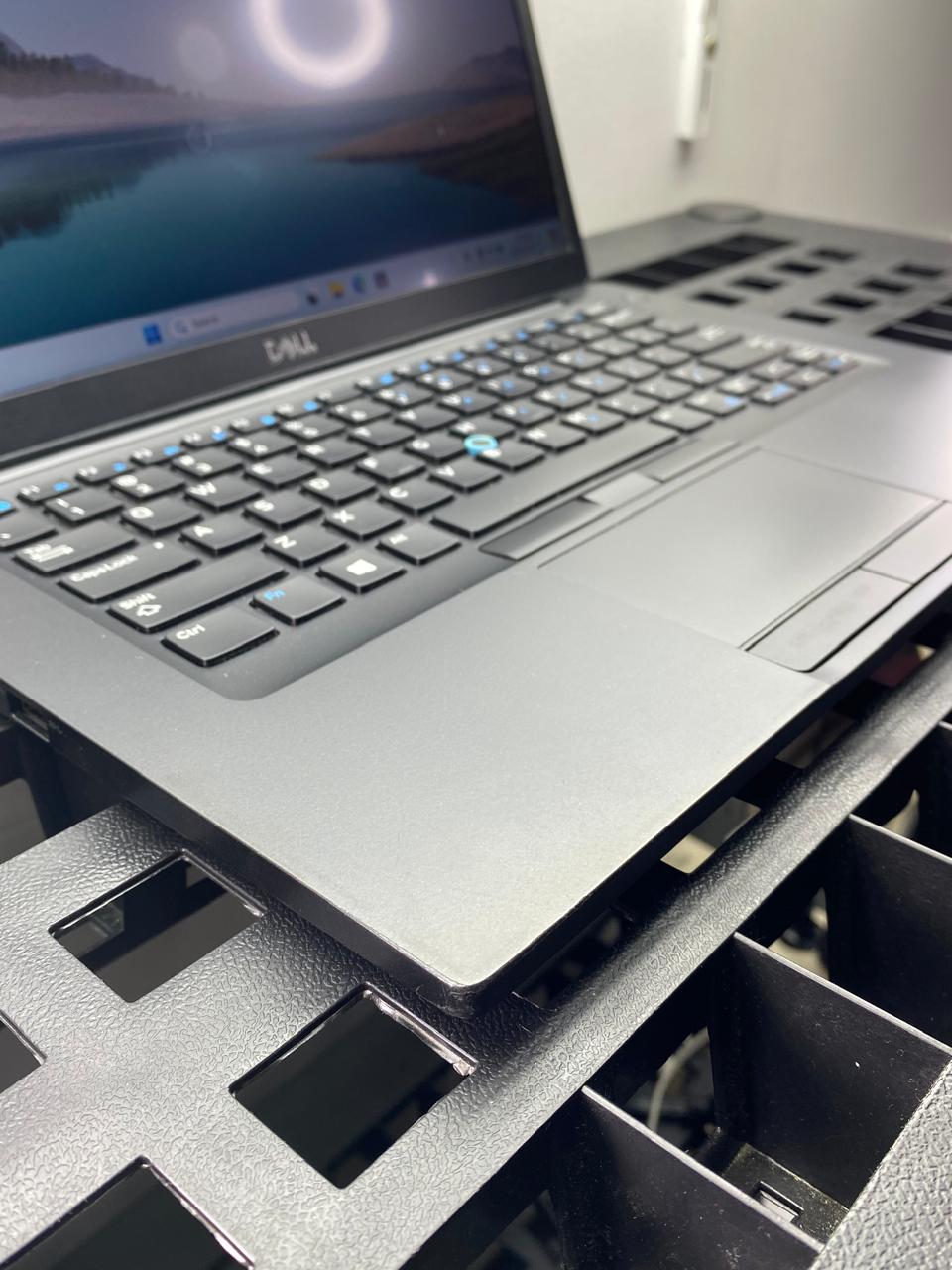 Laptop Dell Latitude 7490 14" Core i5-8350U 16GB RAM 256GB NVMe SSD WINDOWS 11 PRO c/cargador