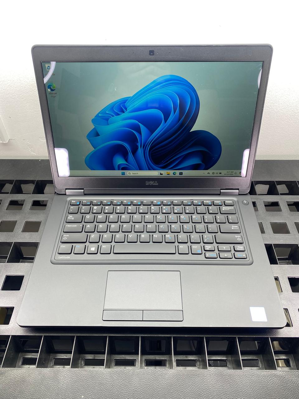 Laptop Dell Latitude 5480 14" Touchscreen Core i5-7300U 16GB RAM 256GB M.2 SSD WINDOWS 11 PRO c/cargador