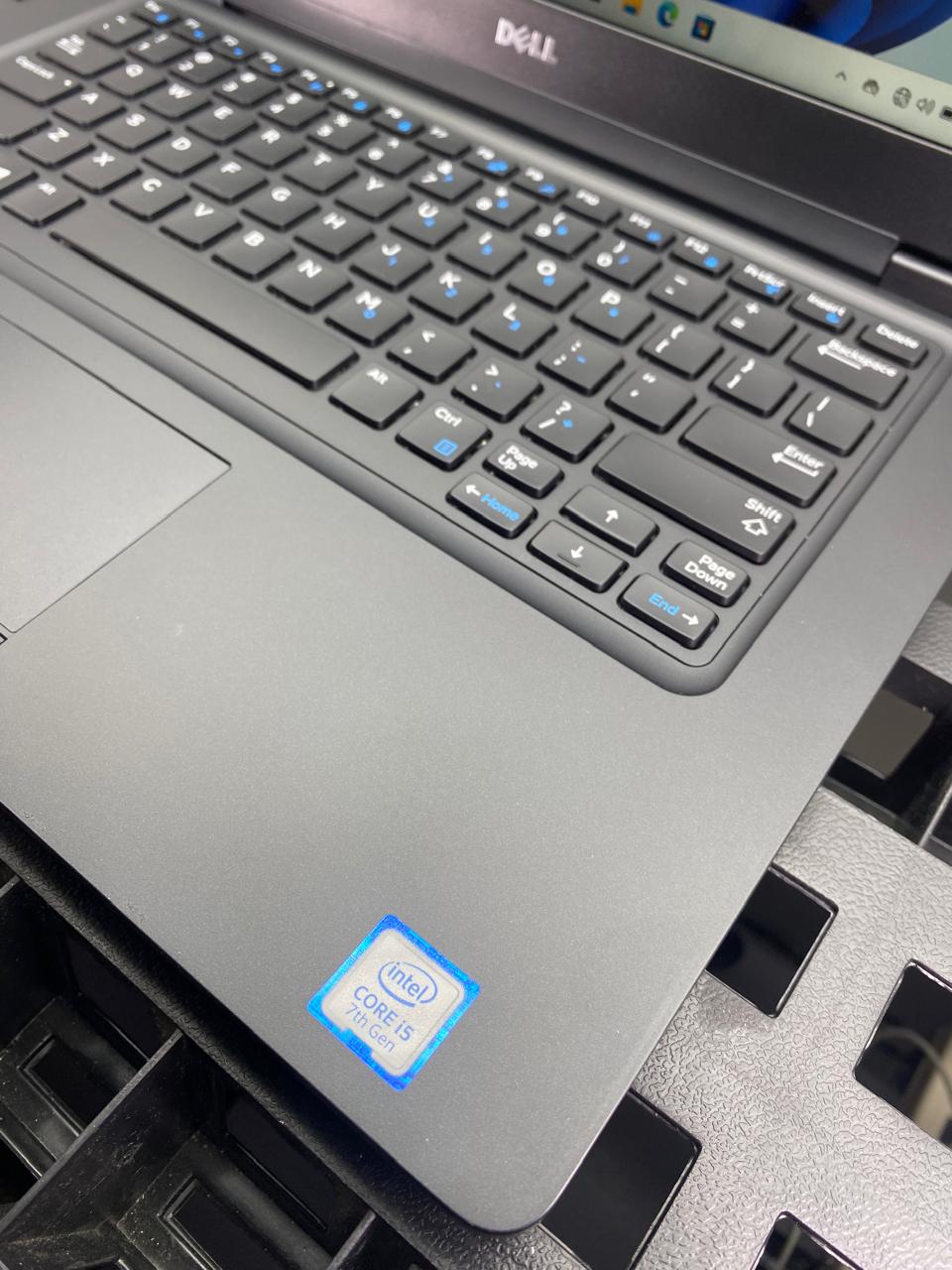 Laptop Dell Latitude 5480 14" Touchscreen Core i5-7300U 16GB RAM 256GB M.2 SSD WINDOWS 11 PRO c/cargador