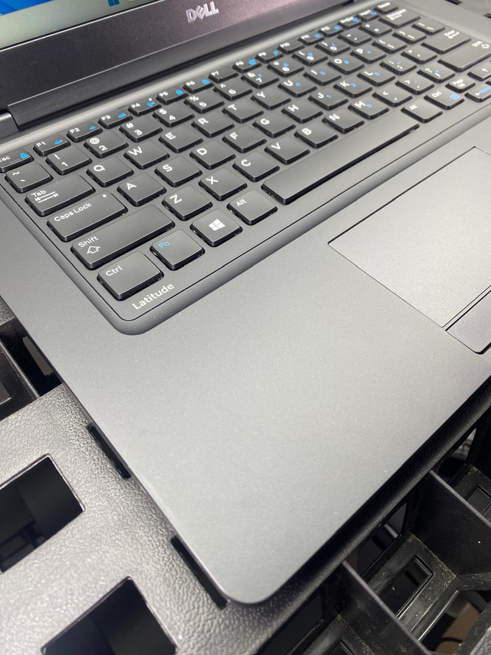 Laptop Dell Latitude 5480 14" Touchscreen Core i5-7300U 16GB RAM 256GB M.2 SSD WINDOWS 11 PRO c/cargador