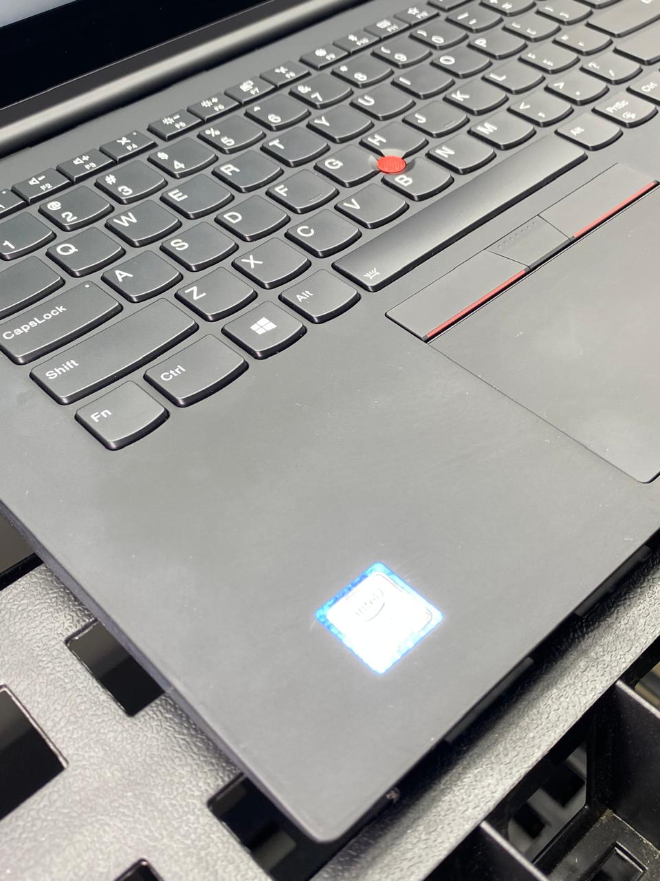Laptop Lenovo ThinkPad X1 14" Core i7-8550U 8GB RAM 512GB SSD WINDOWS 11 PRO c/cargador