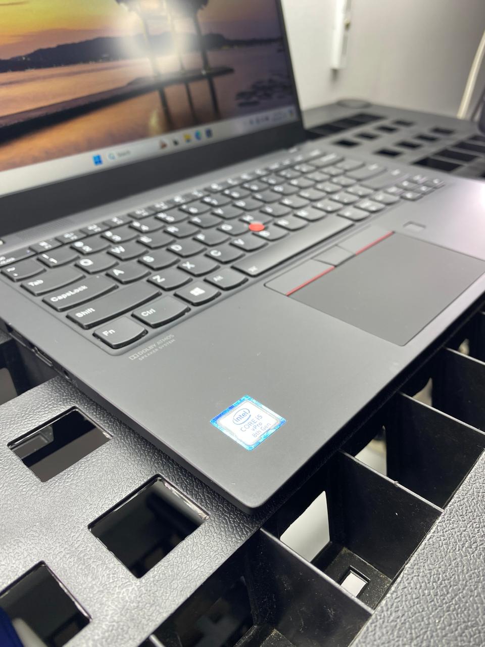 Laptop Lenovo X1 Carbon 14" Core i5-8350U 8GB RAM 512GB M.2 SSD WINDOWS 11 HOME c/cargador