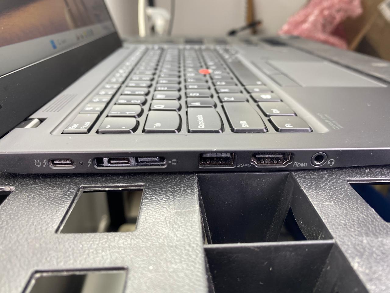 Laptop Lenovo X1 Carbon 14" Core i5-8350U 8GB RAM 512GB M.2 SSD WINDOWS 11 HOME c/cargador
