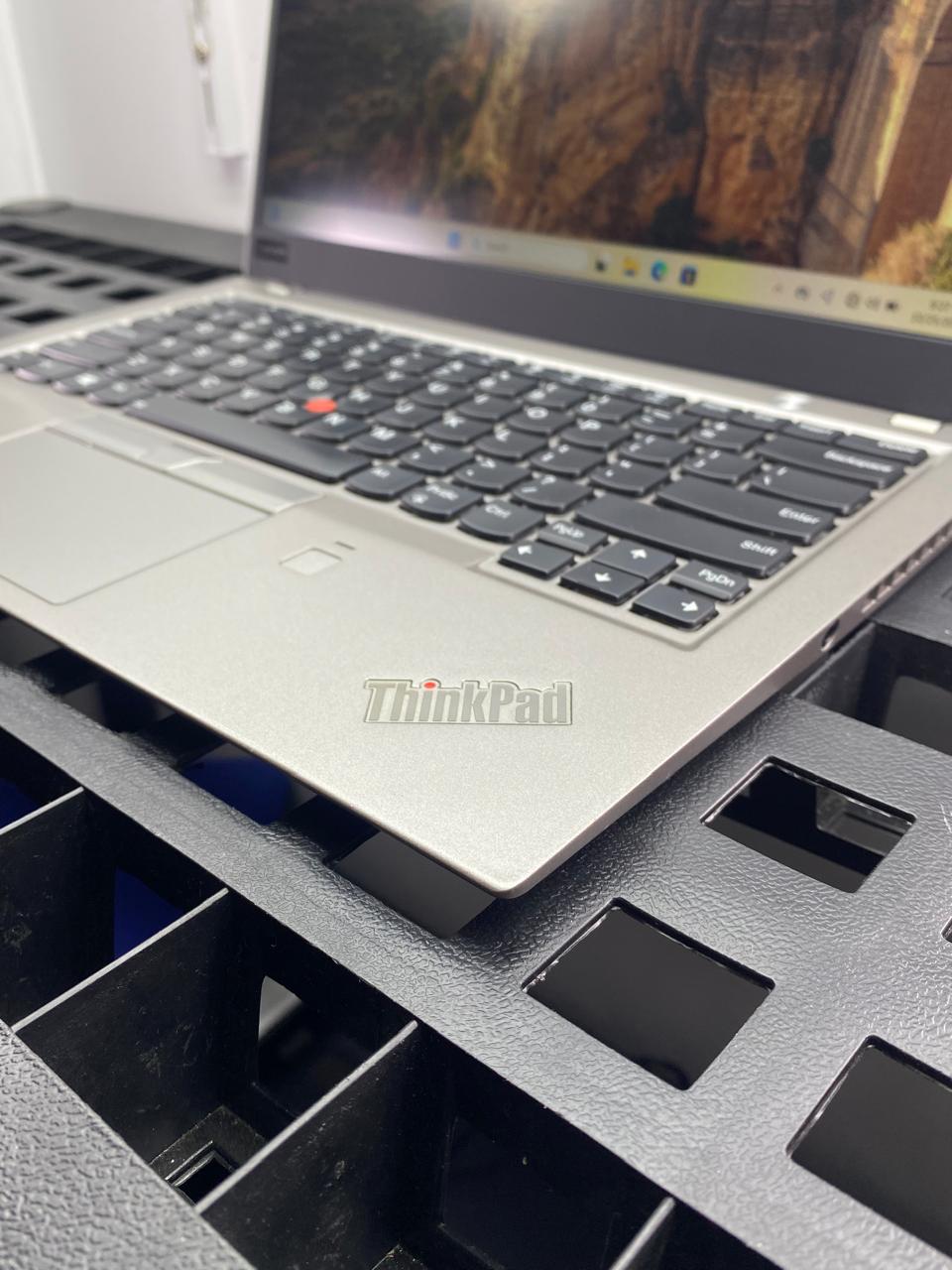 Laptop Lenovo ThinkPad X1 Carbon 14" Core i7-8550U 16GB RAM 512GB M.2 SSD WINDOWS 11 PRO c/cargador